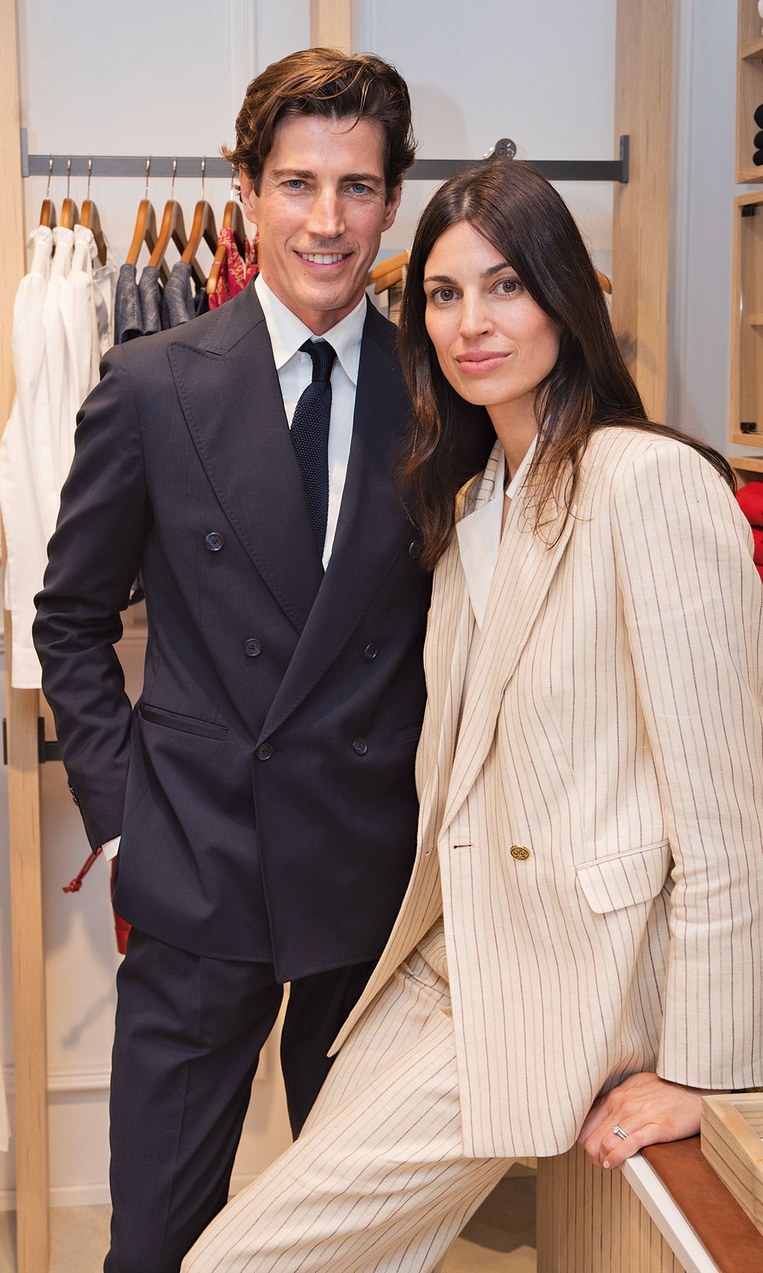 La pareja en la inauguración de la tienda de Silbon, primera marca con la que han colaborado en familia. Ambos vistieron traje sastre para la ocasión