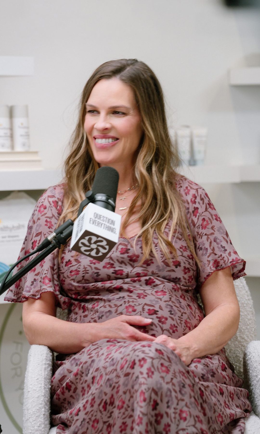 Hilary Swank ha sorprendido al anunciar su tercer embarazo a los 52 años, después de varios meses en los que consiguió mantener la noticia en secreto