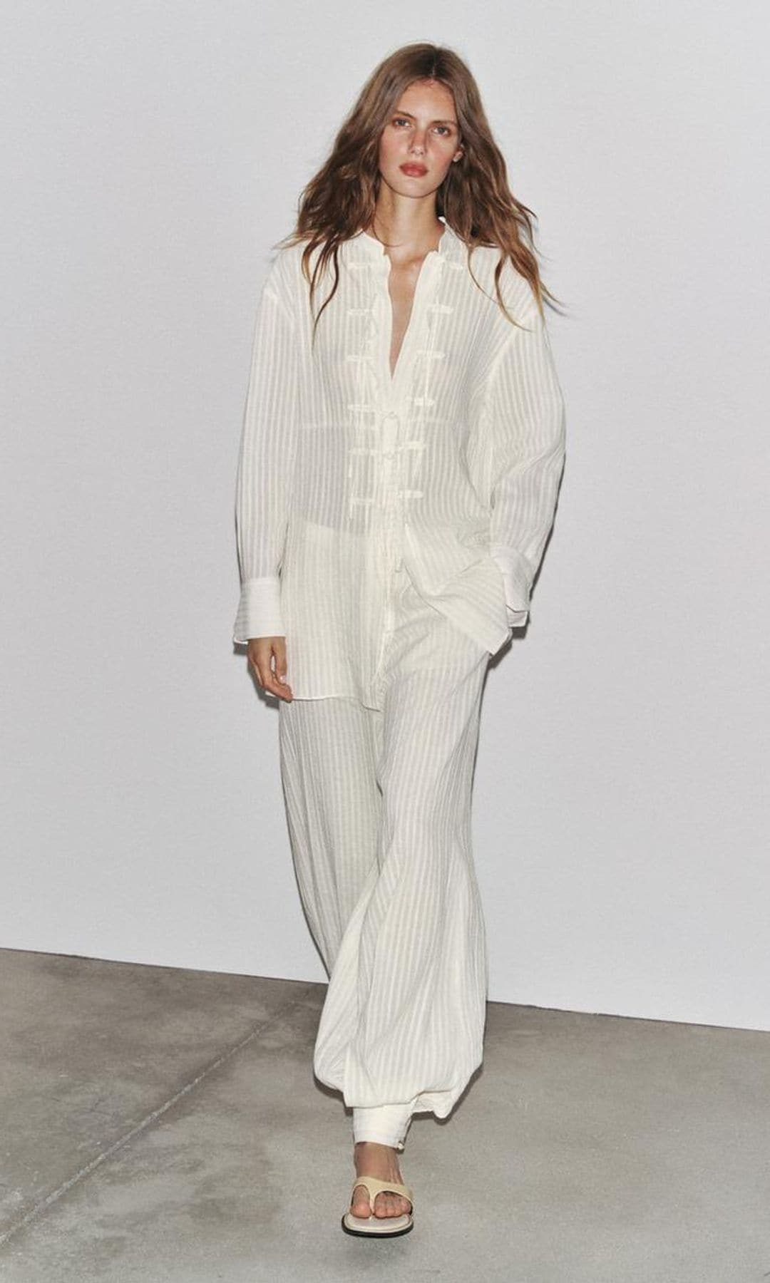 camisa blanca de rayas