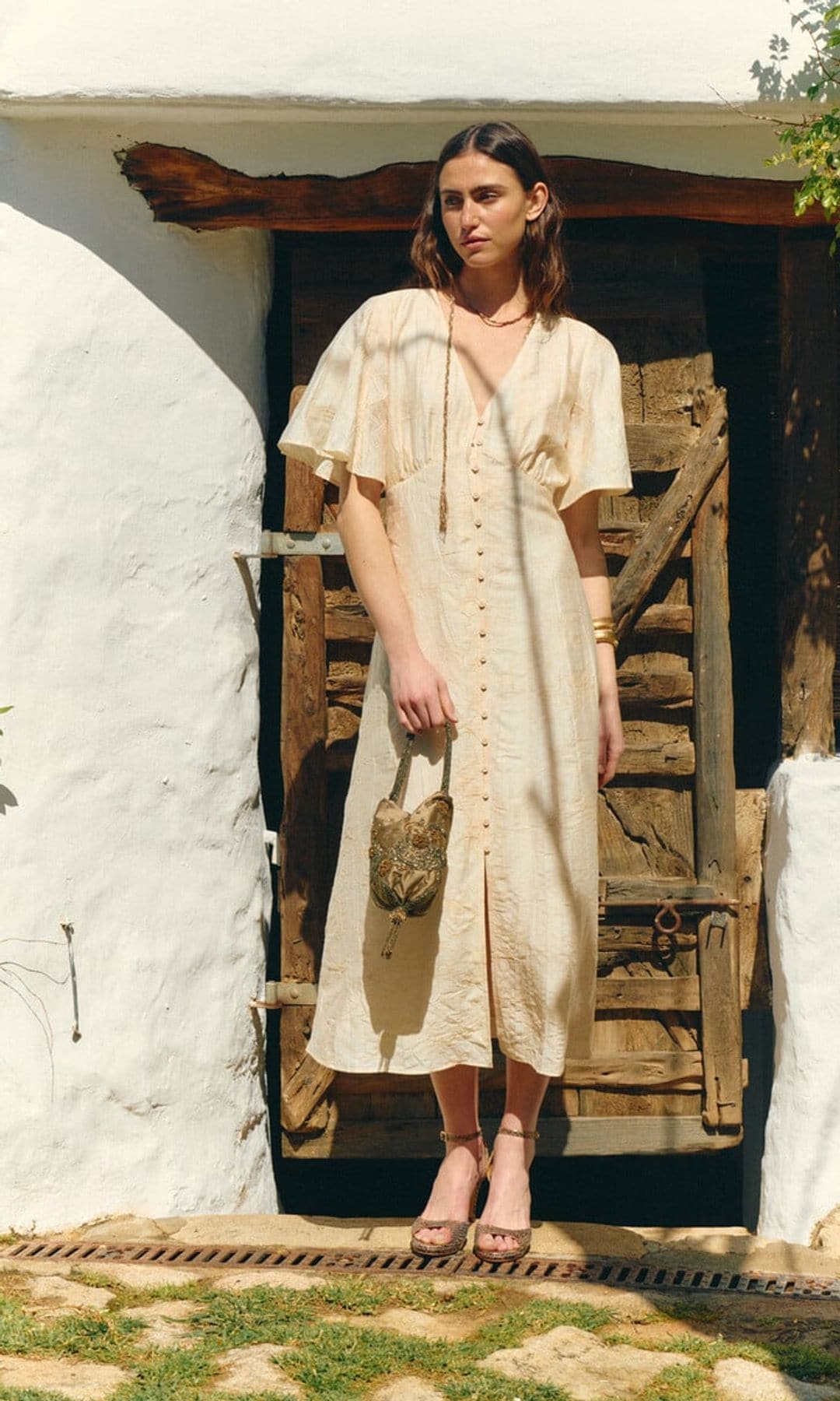 vestido con manga corta ancha