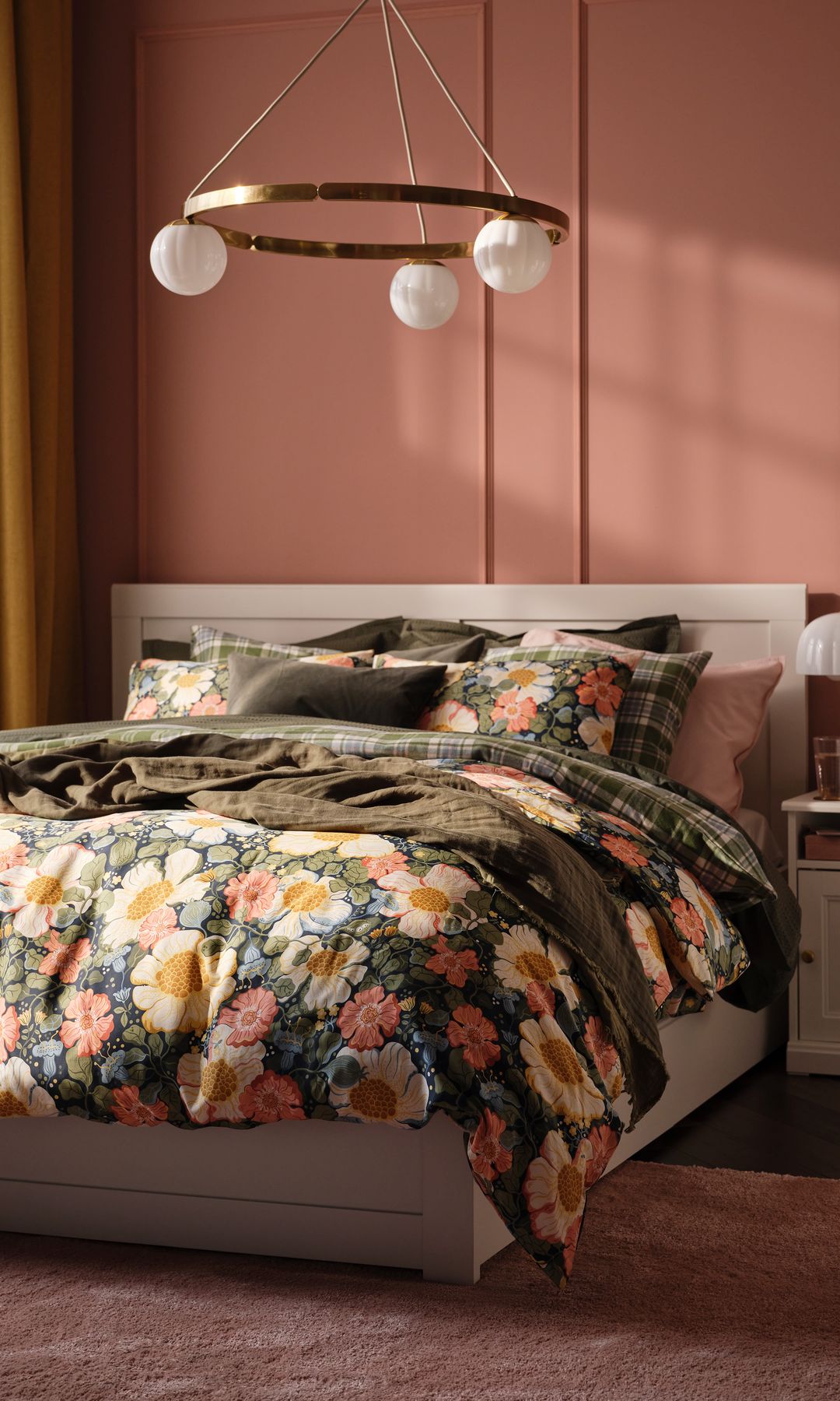 Dormitorio acogedor, con productos de la nueva colección de IKEA para el otoño