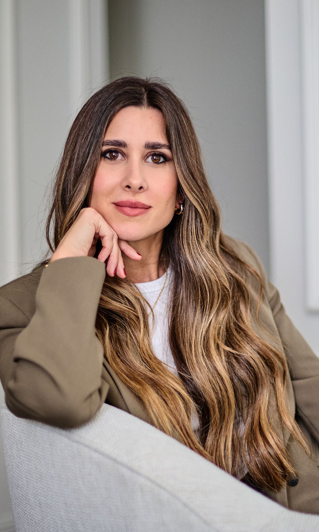 Retrato de Mercedes Ron para HOLA