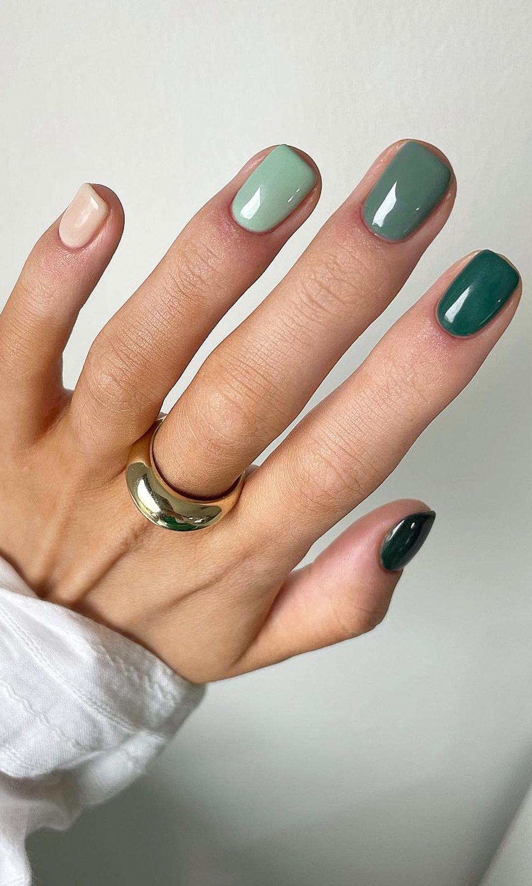 Manicura degradado en tonos verdes