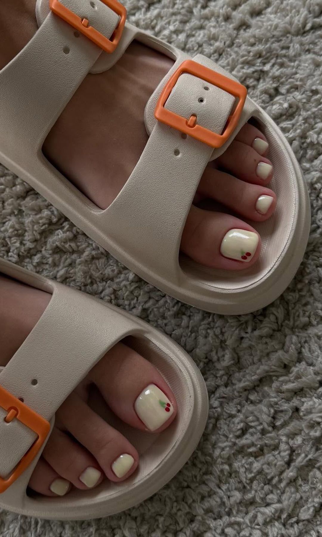 Pedicura con detalles de fruta