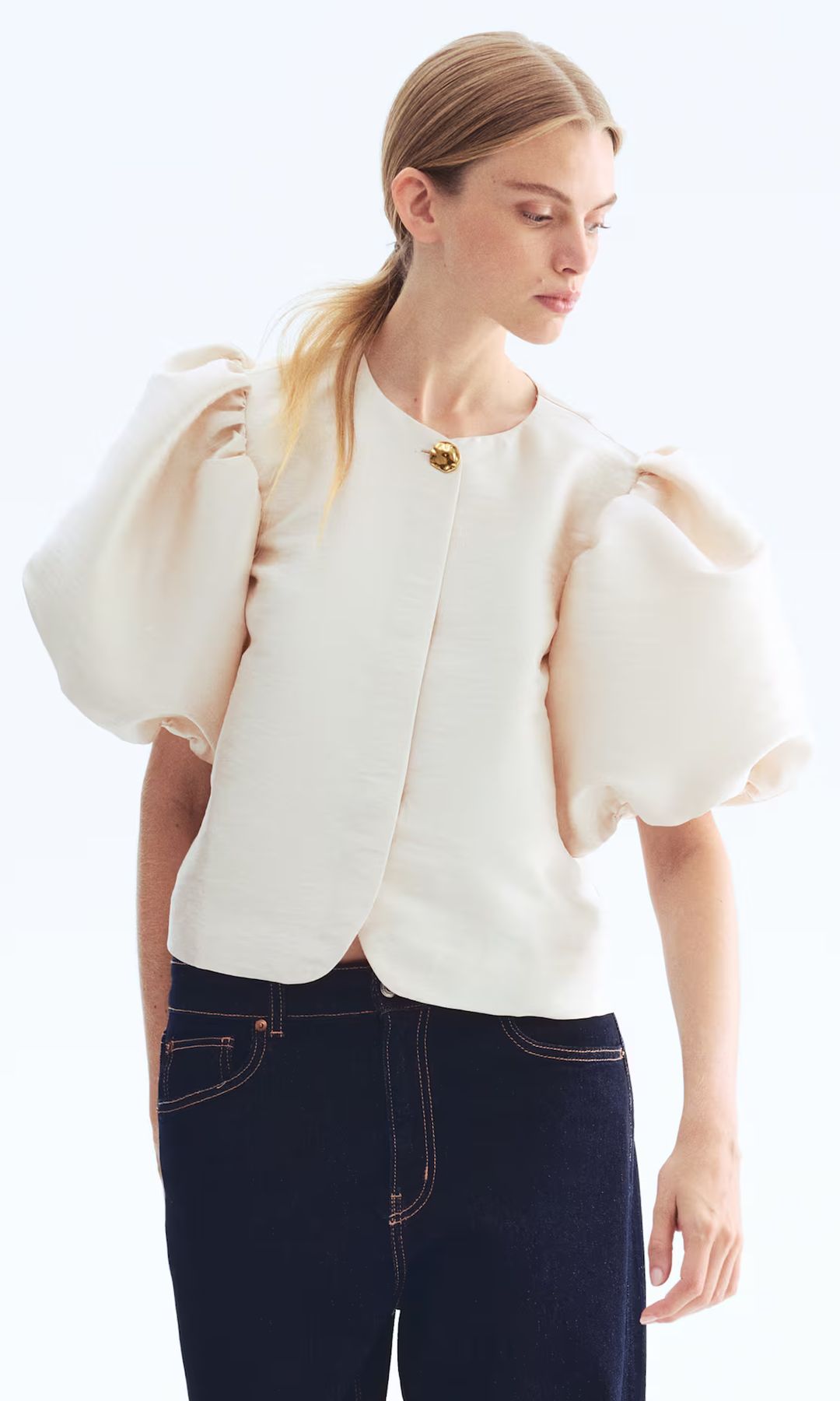 Blusa con mangas globo (12,99 euros)