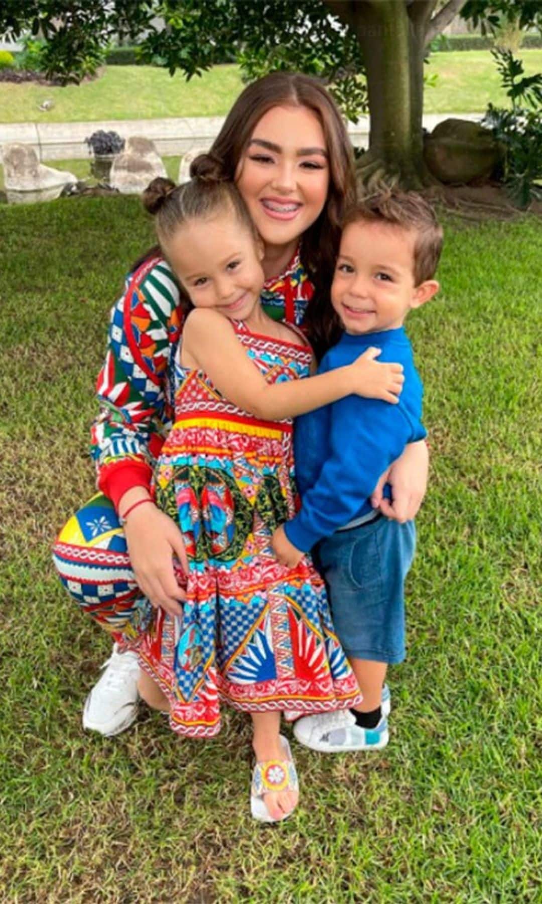 Emily con sus hermanitos Marifer y Saúl Adiel