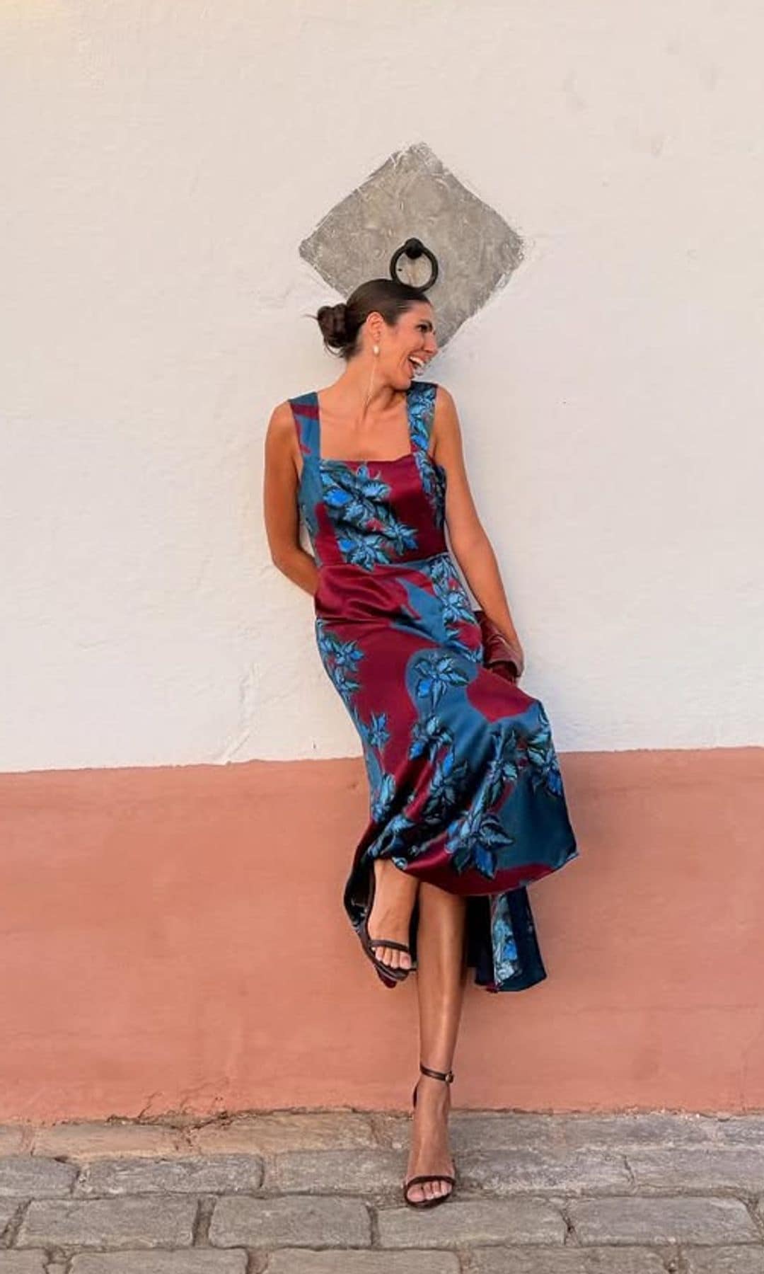 Ana Cristina Portillo con vestido estampado de invitada
