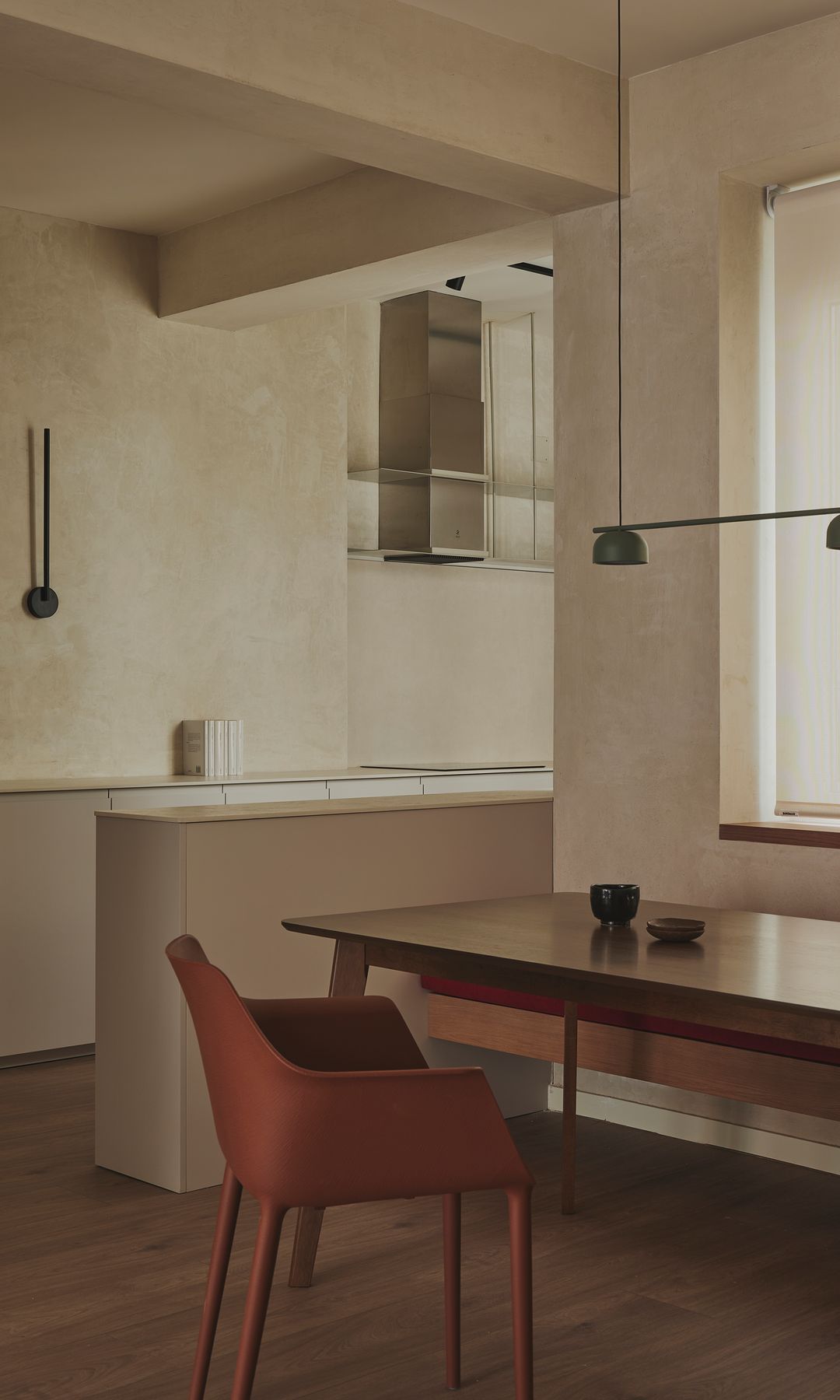 Lámparas en un espacio de cocina y comedor