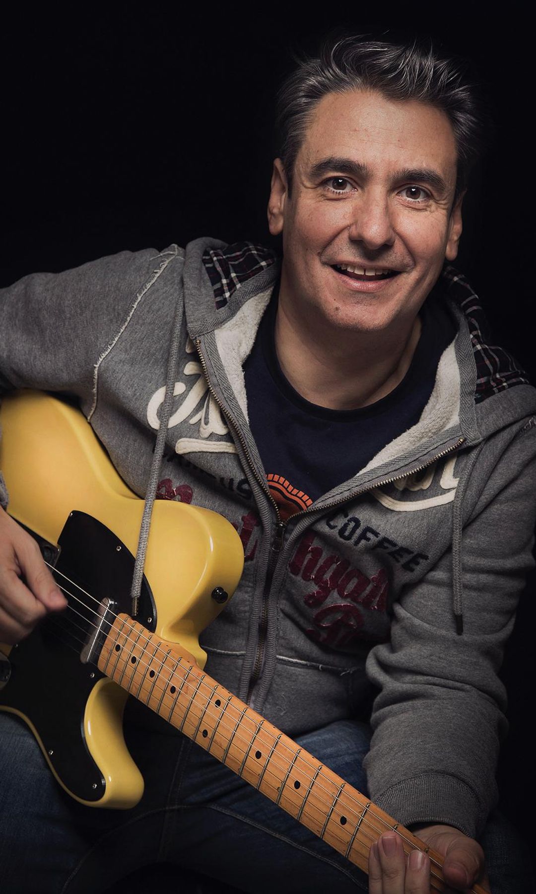 Fernando López, el cantante principal del grupo 'Modestia Aparte'