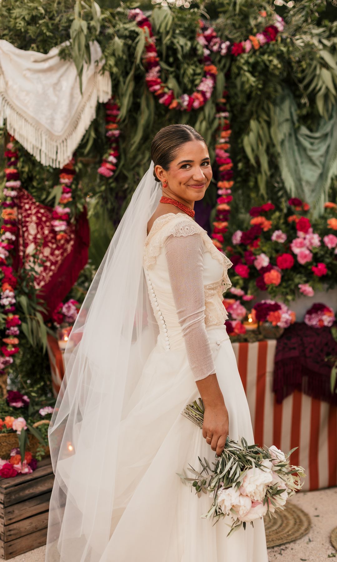 La boda de Marta Ovelar con vestido de Carmen Maza