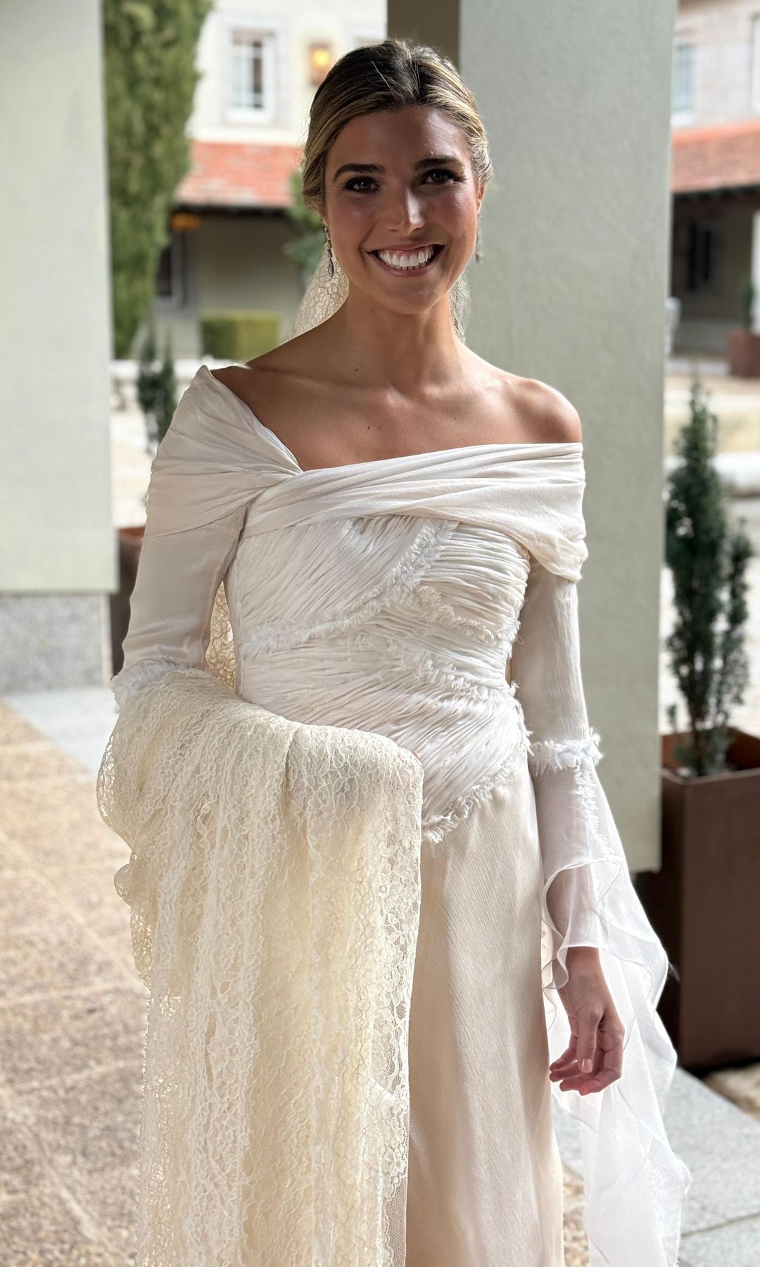 Novia con vestido de Matelier, boda en Madrid