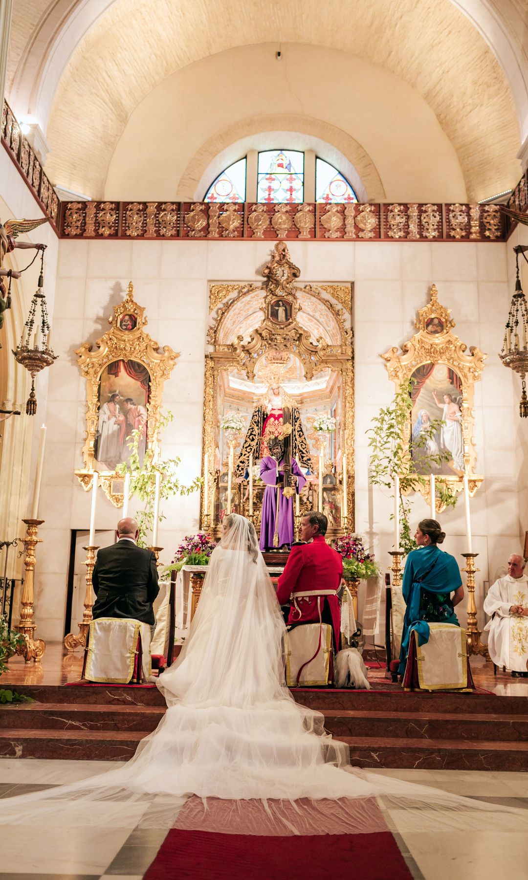 Cayetano y Bárbara en el altar