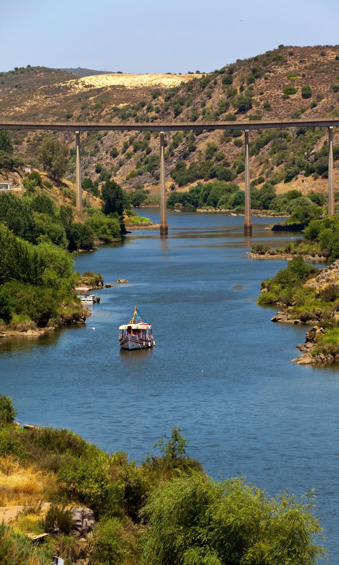 Vista del río Guadiana a la altura de Mértola, Portugal