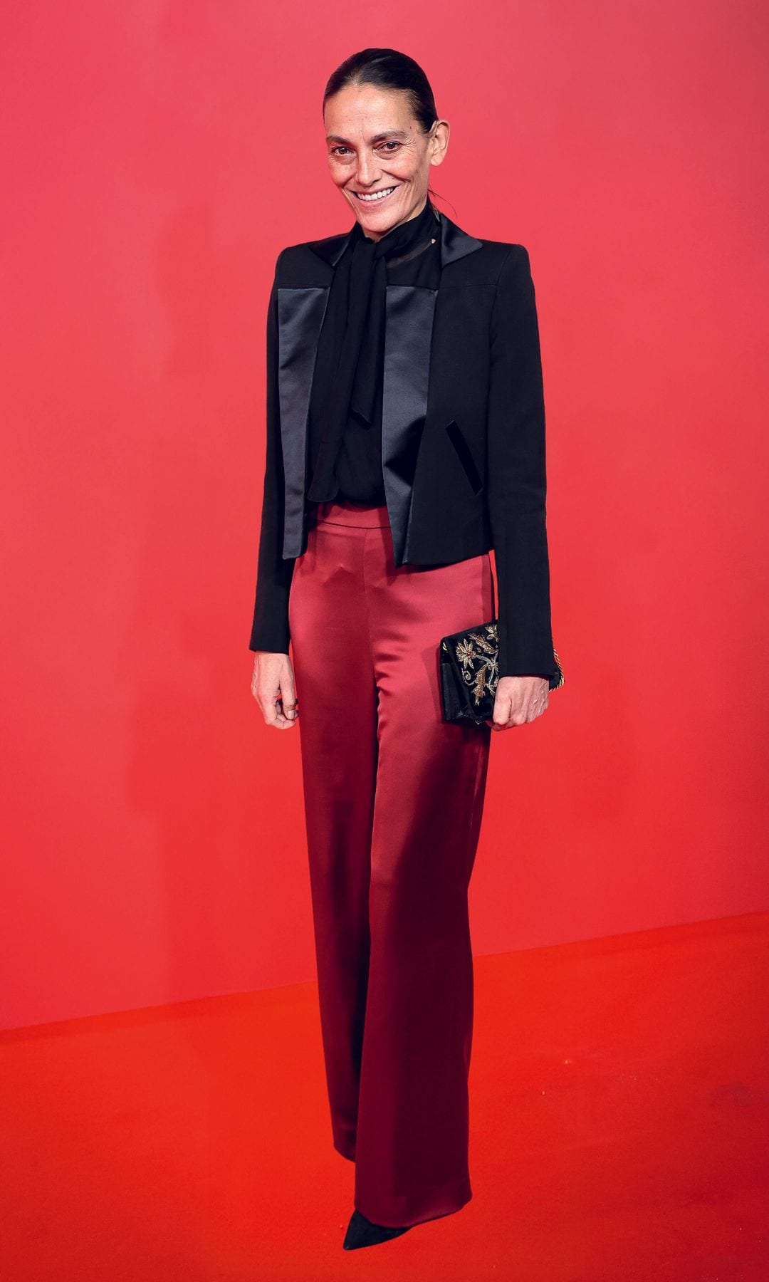 HOLA4247P046-052_Elegantes_V7