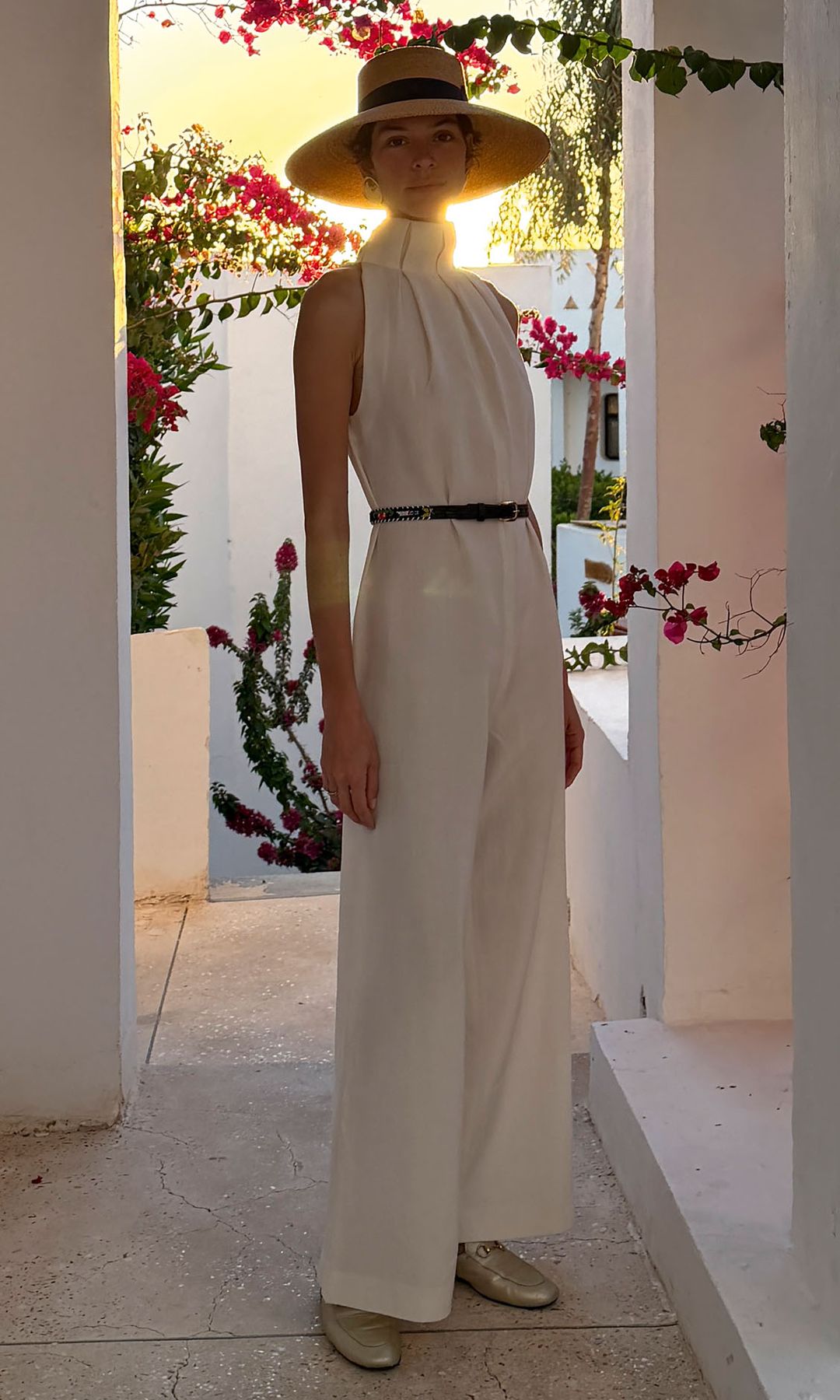 Marta Ortega posa con el fondo de un espectacular atardecer en Egipto