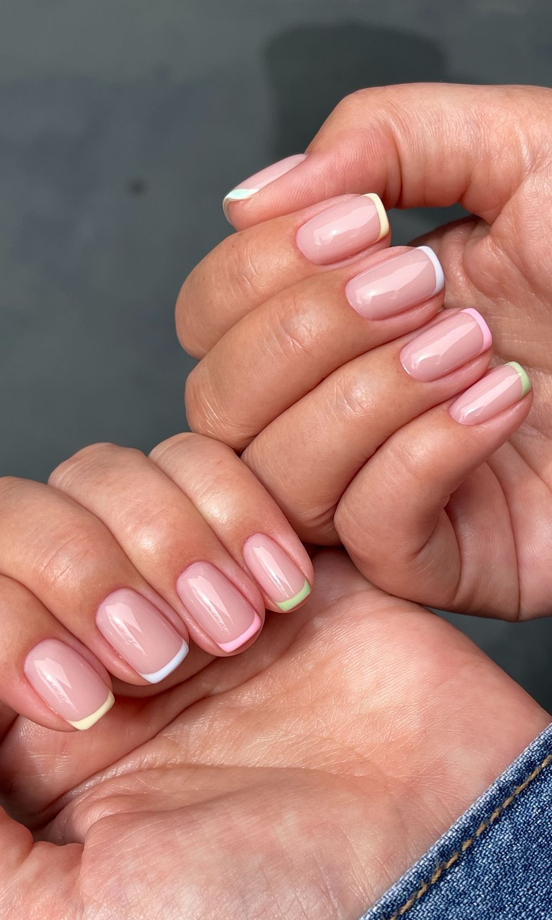 Manicura francesa multicolor
