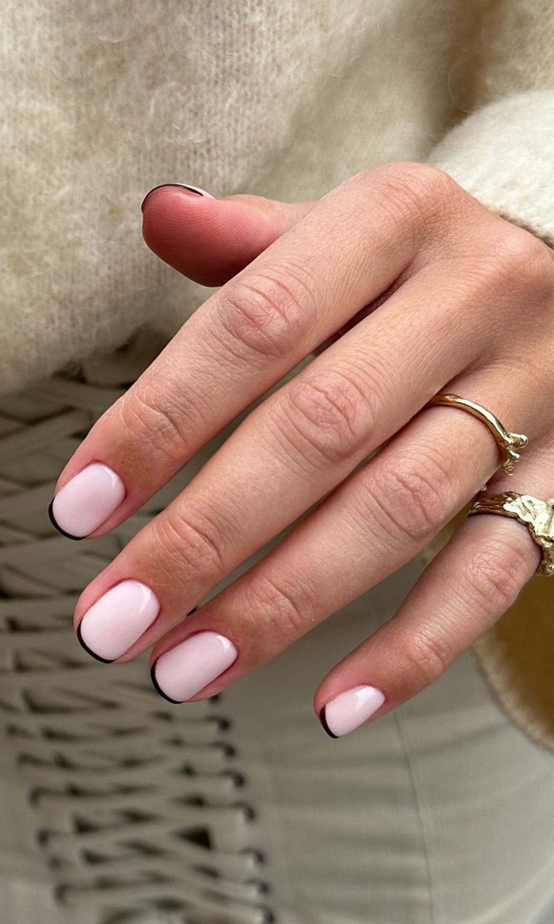 Manicura francesa blanca
