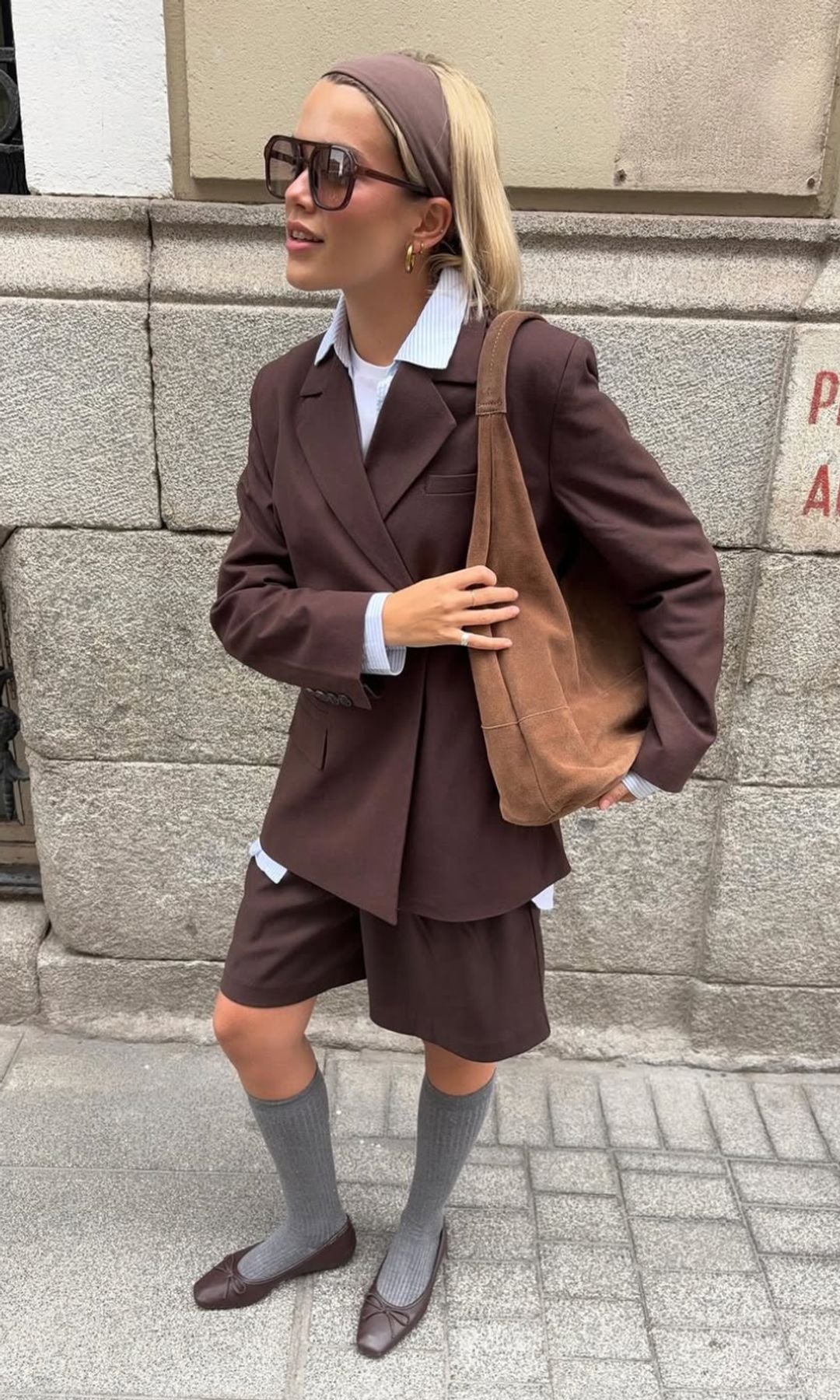 ¡HOLA! Fashion Cómo llevar una camisa de rayas azul: 7 ideas de outfits estilosos y elegantes