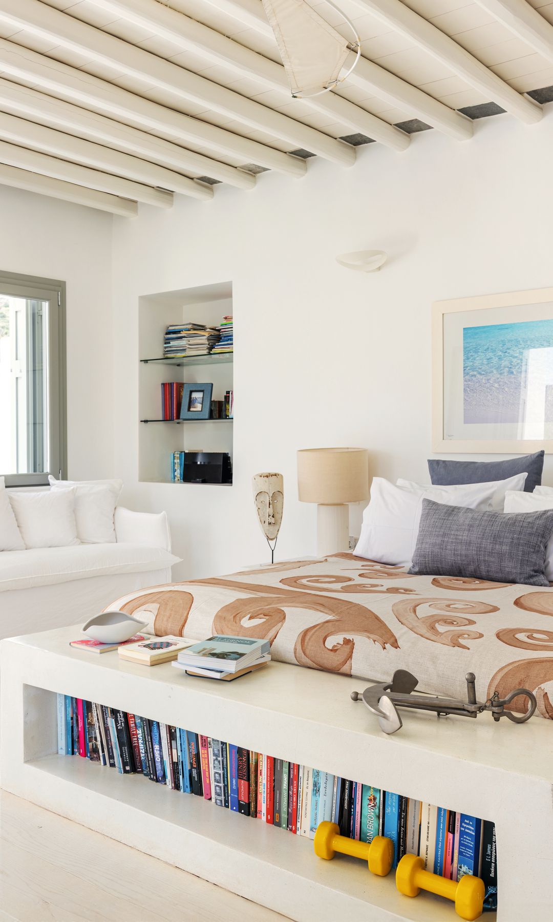 MARINA VERNICOS NOS INVITA A CONOCER SU IMPRESIONANTE CASA JUNTO AL MAR, EN LA ISLA DE SIFNOS, UNA DE LAS PERLAS DEL EGEO