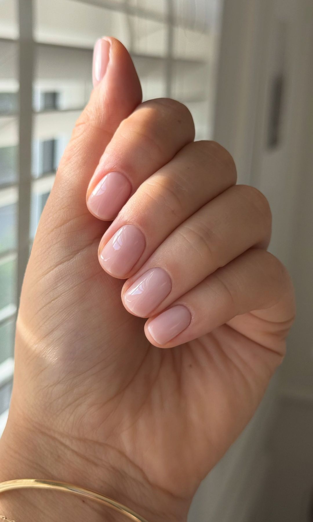 Manicura natural y cuidada