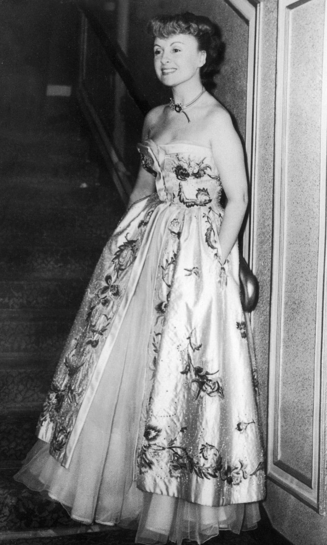 Las siluetas de Dior tenían volumen en la parte inferior y se ajustaban a la cintura. 