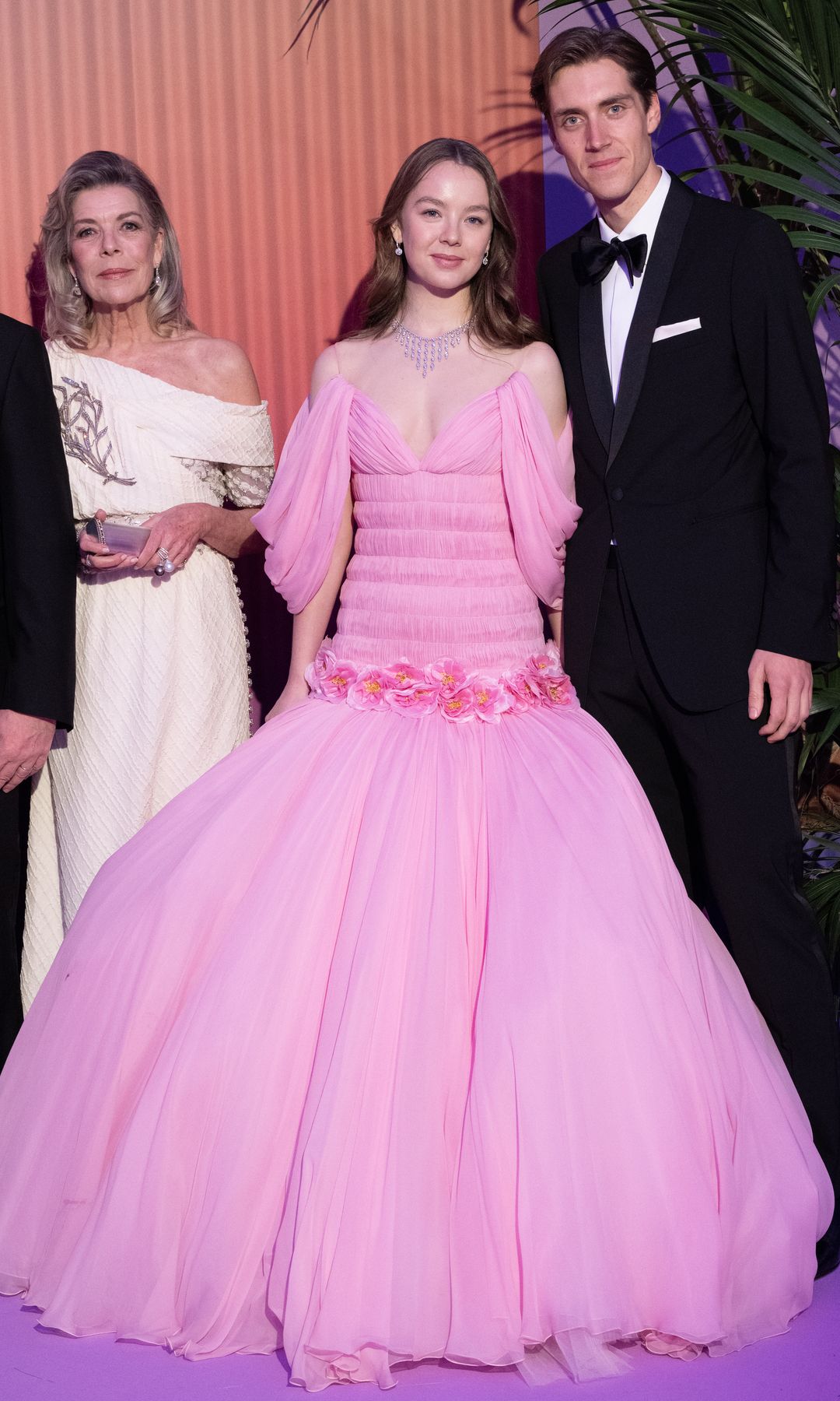 Alejandra de Hannover, junto a su novio, Ben Sylvester-Strautmann, y ante su madre, la princesa Carolina de Mónaco