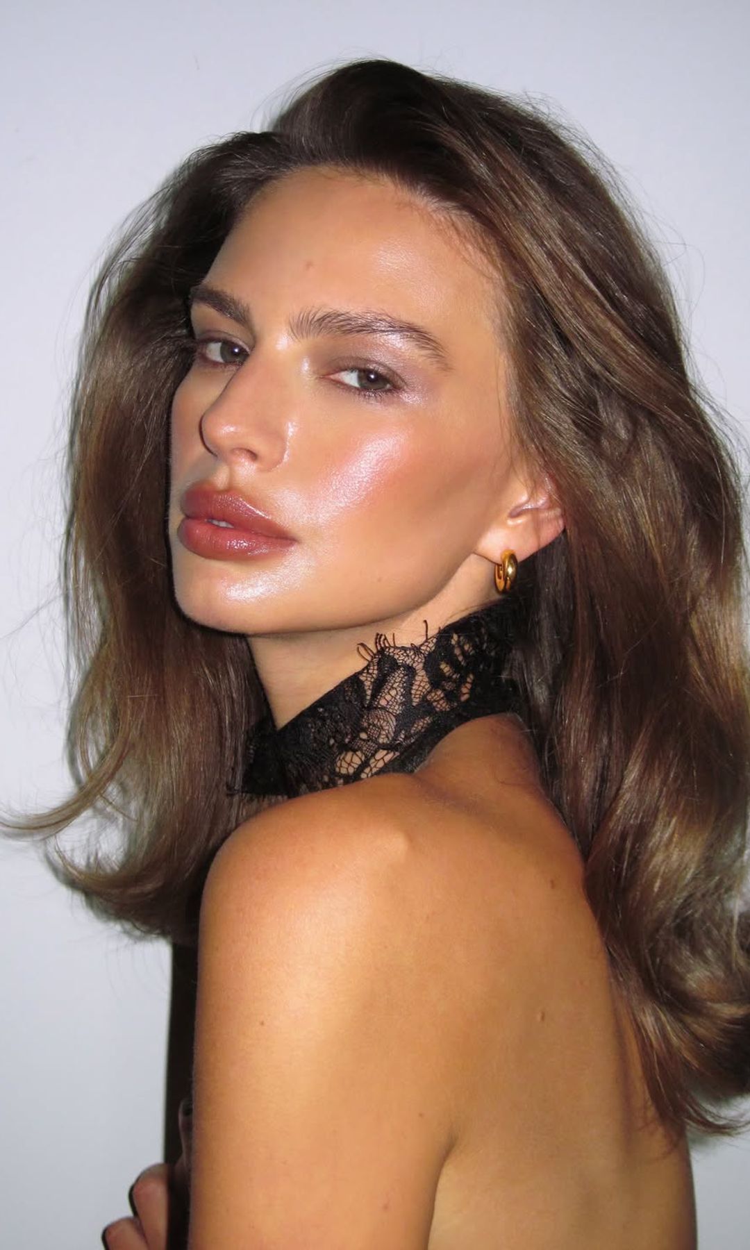 Maquillaje de labios con brillo