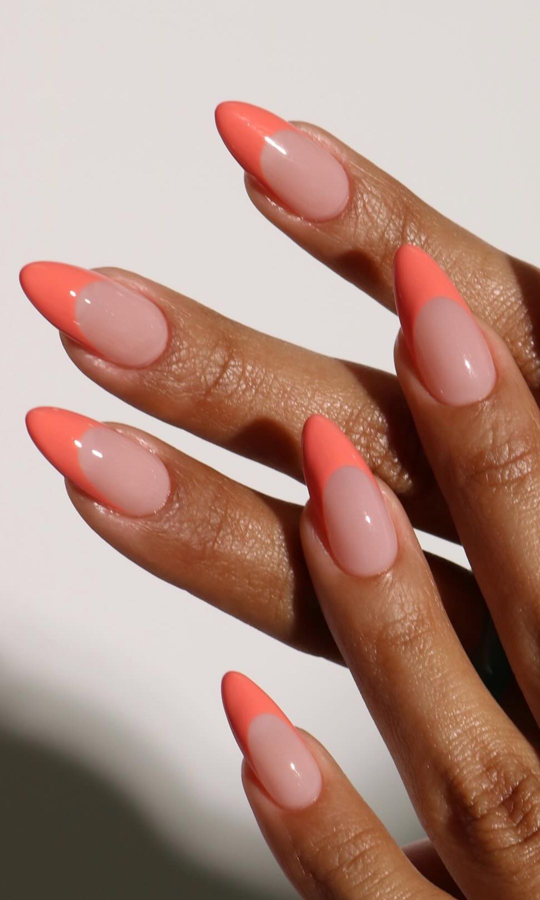 Manicura francesa coral
