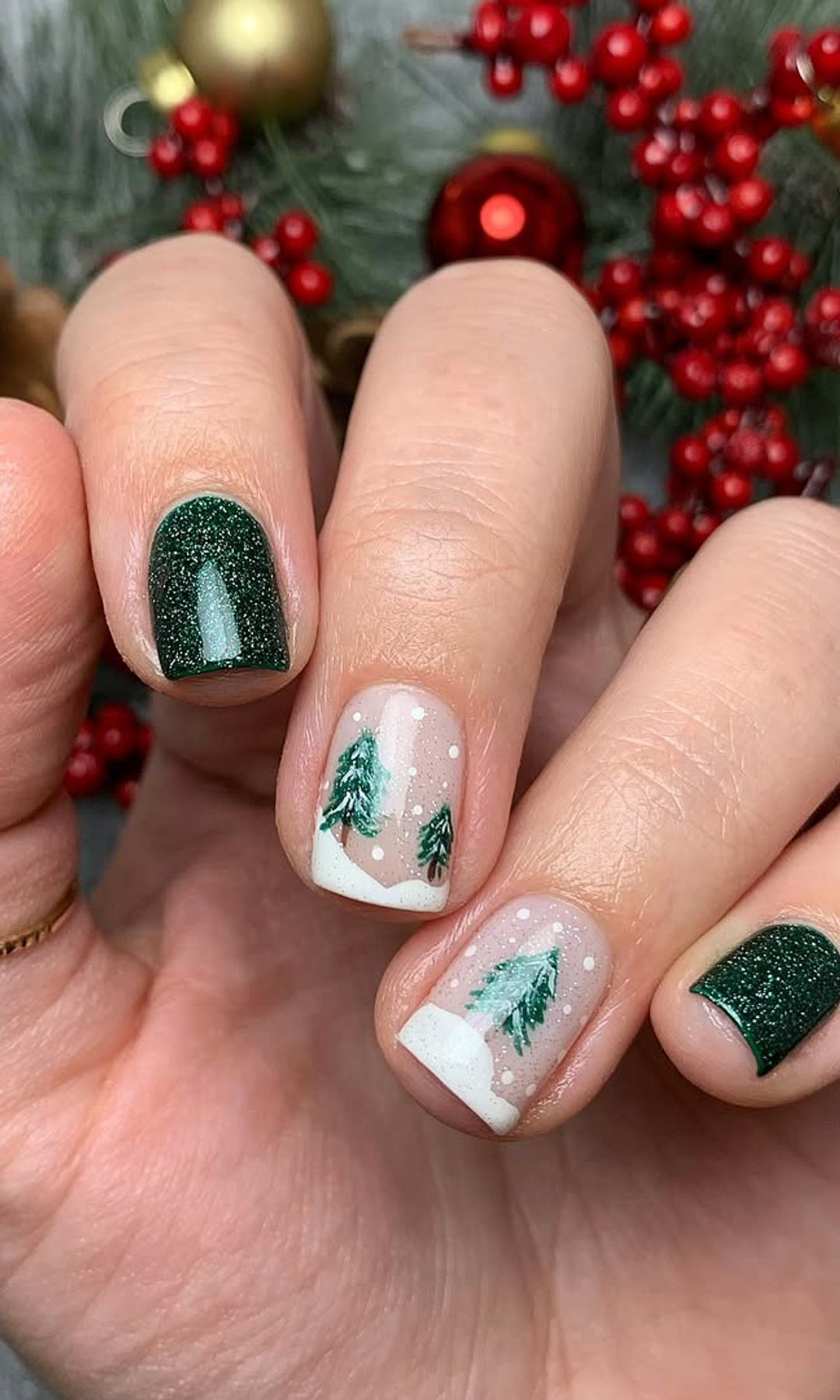 50 diseños de uñas de Navidad que querrás copiar