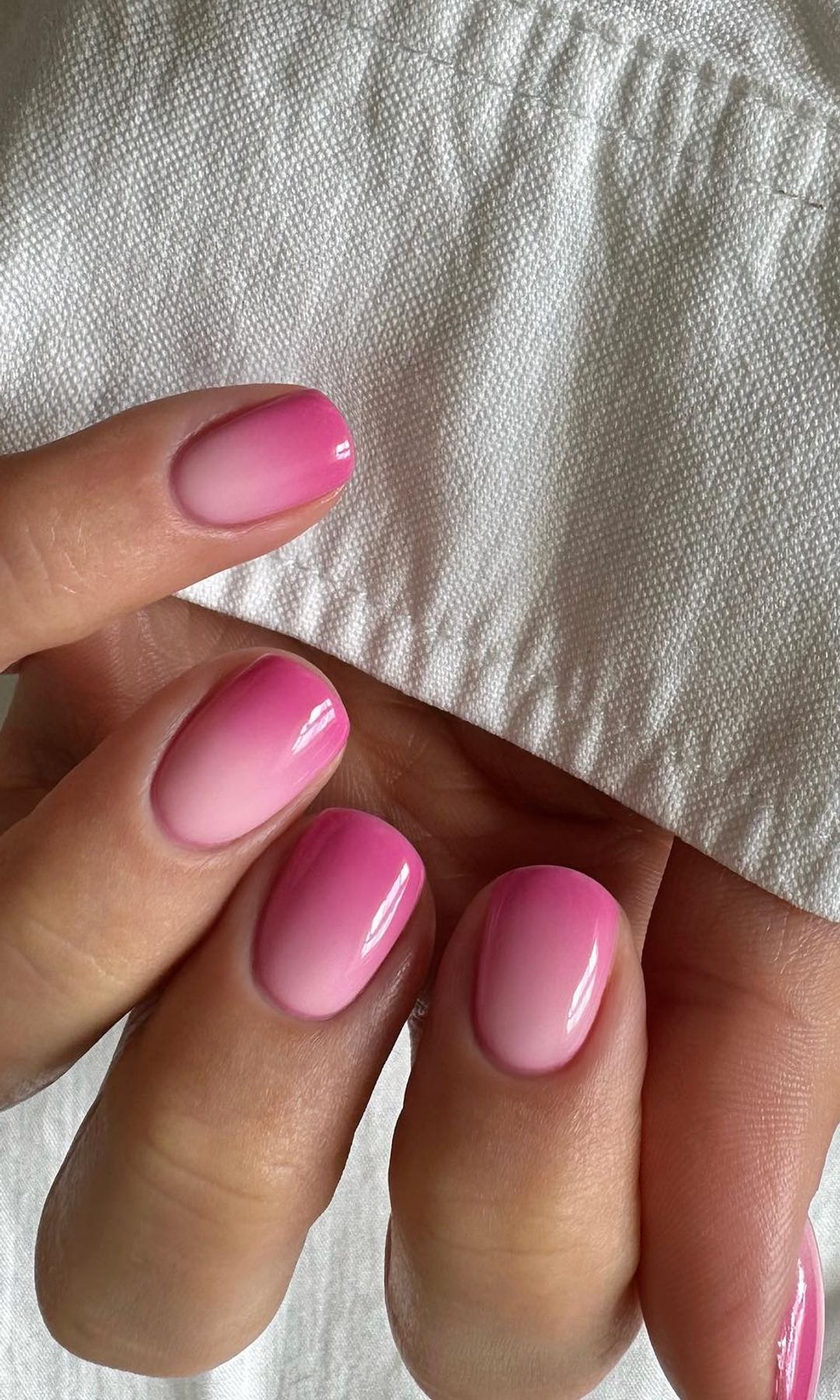 Manicura rosa en degradado