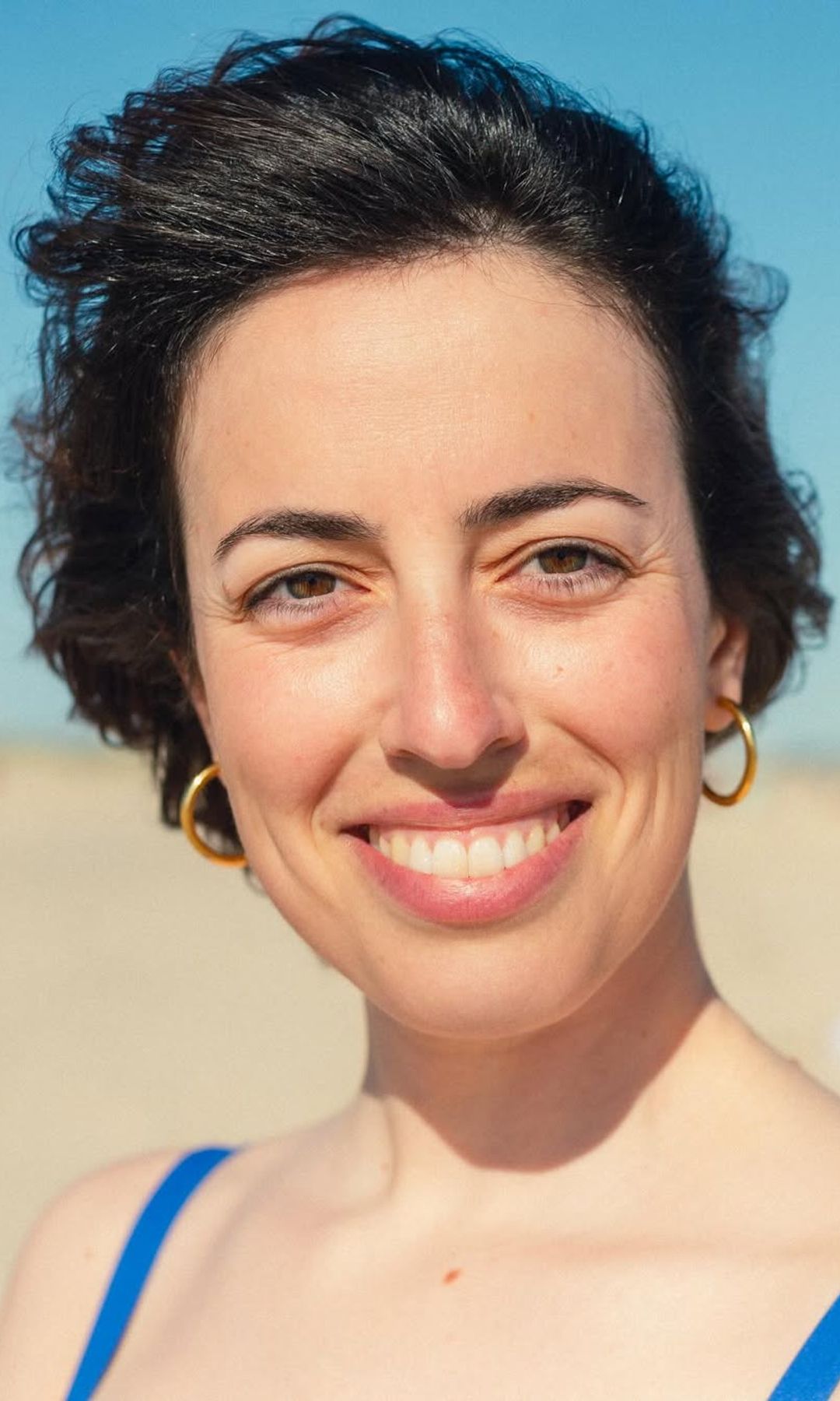 "Entre ríos y montañas. El resto del tiempo en Madrid. Diseño, escribo y hago fotos", escribe Inés Urdaci en sus redes