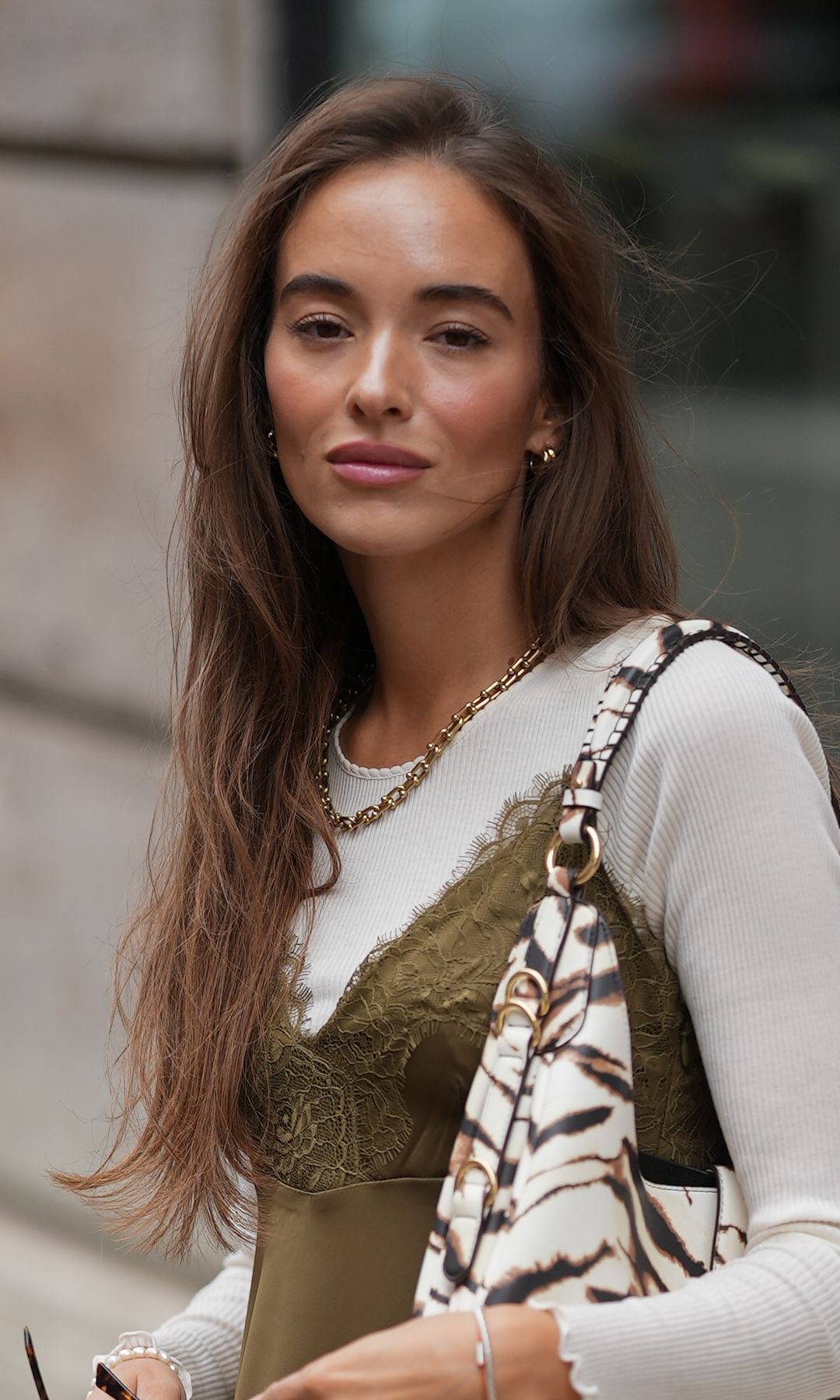 Mujer con cabello largo 
