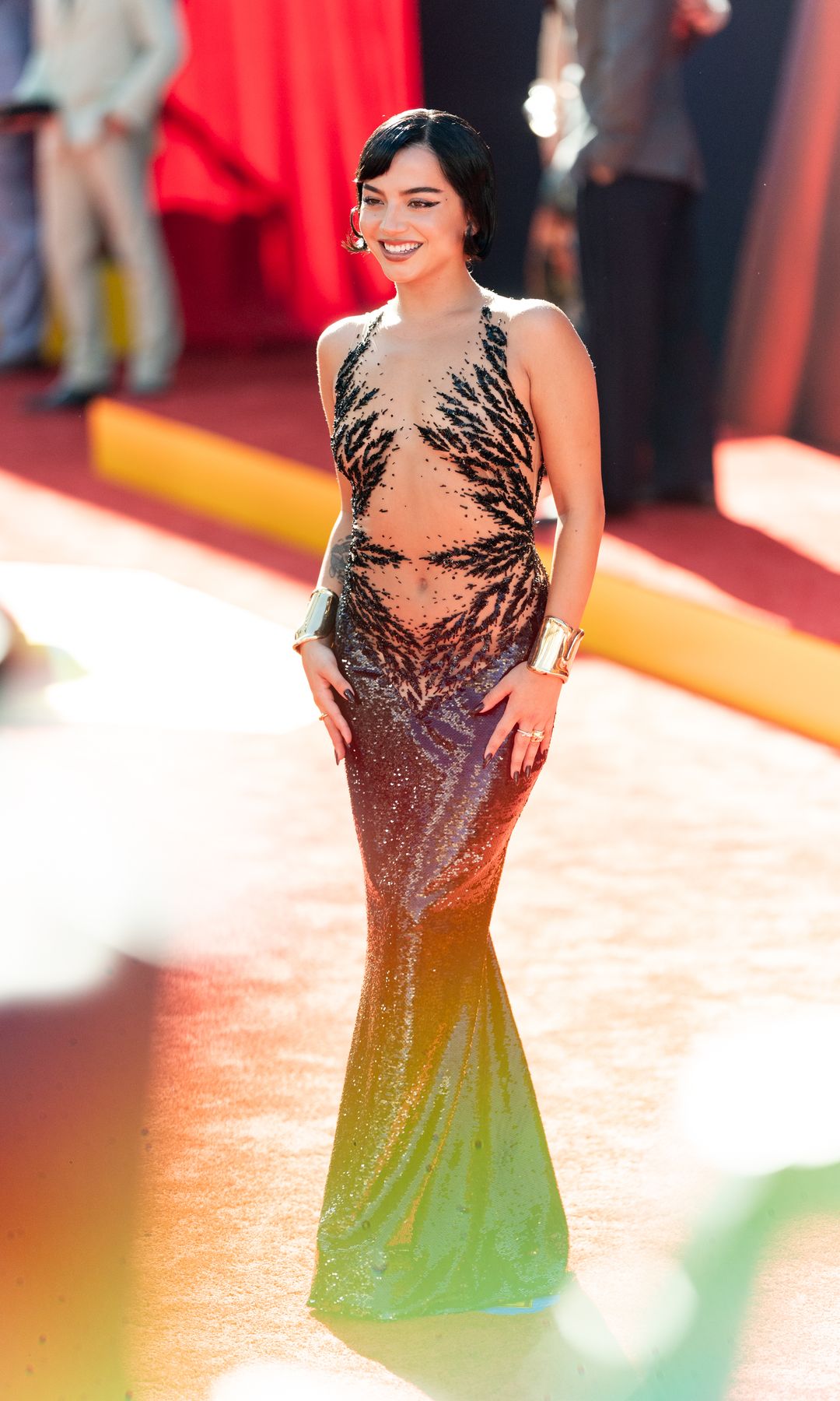 Isabela Merced en la premiere de Superman