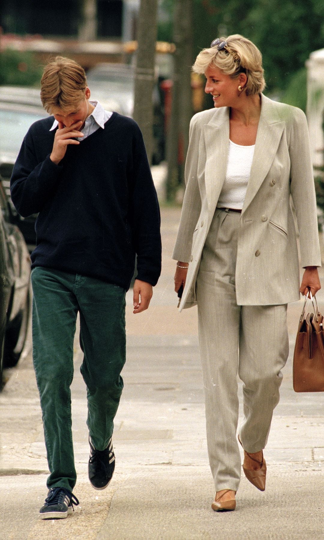 Princesa Diana y el Príncipe William después de un almuerzo en Londres