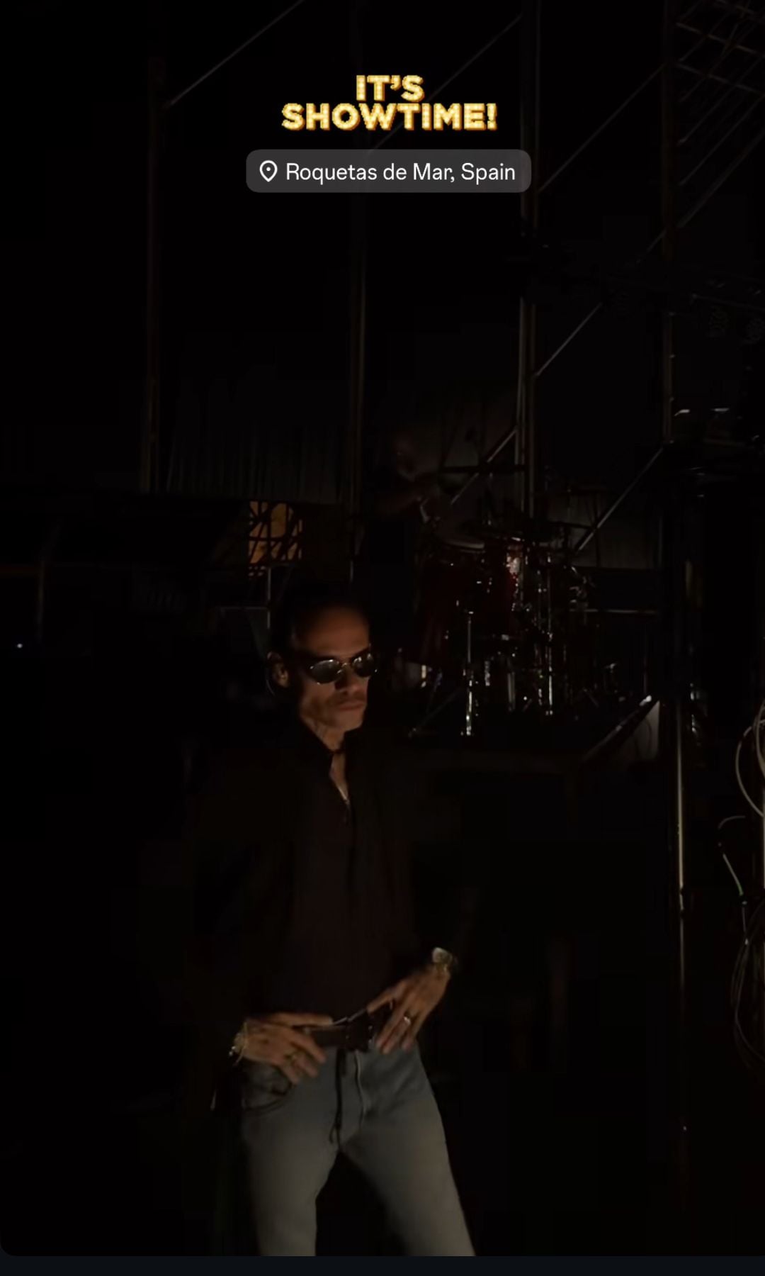 Marc Anthony poco antes de subir al escenario en Roquetas de Mar, España. 