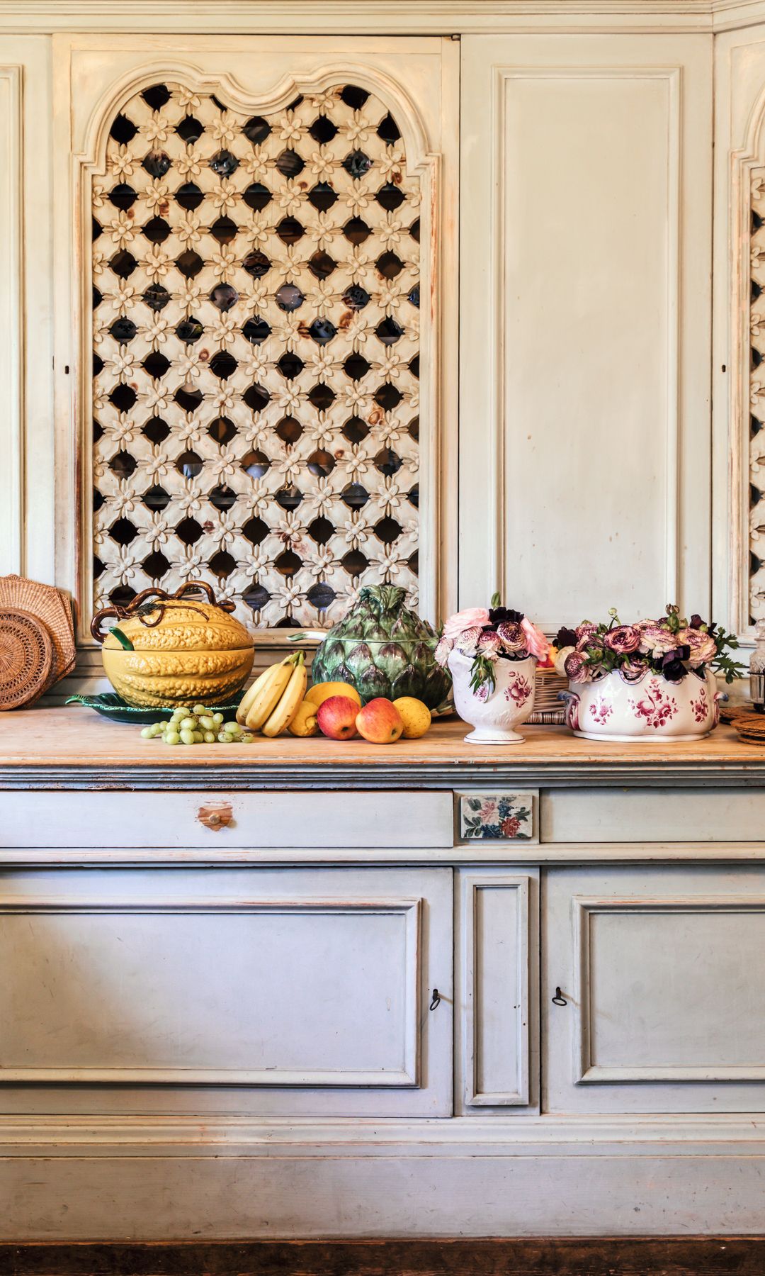 Detalles de la cocina de la casa de Maria Sole Torlonia, heredera de dos grandes dinastías italianas