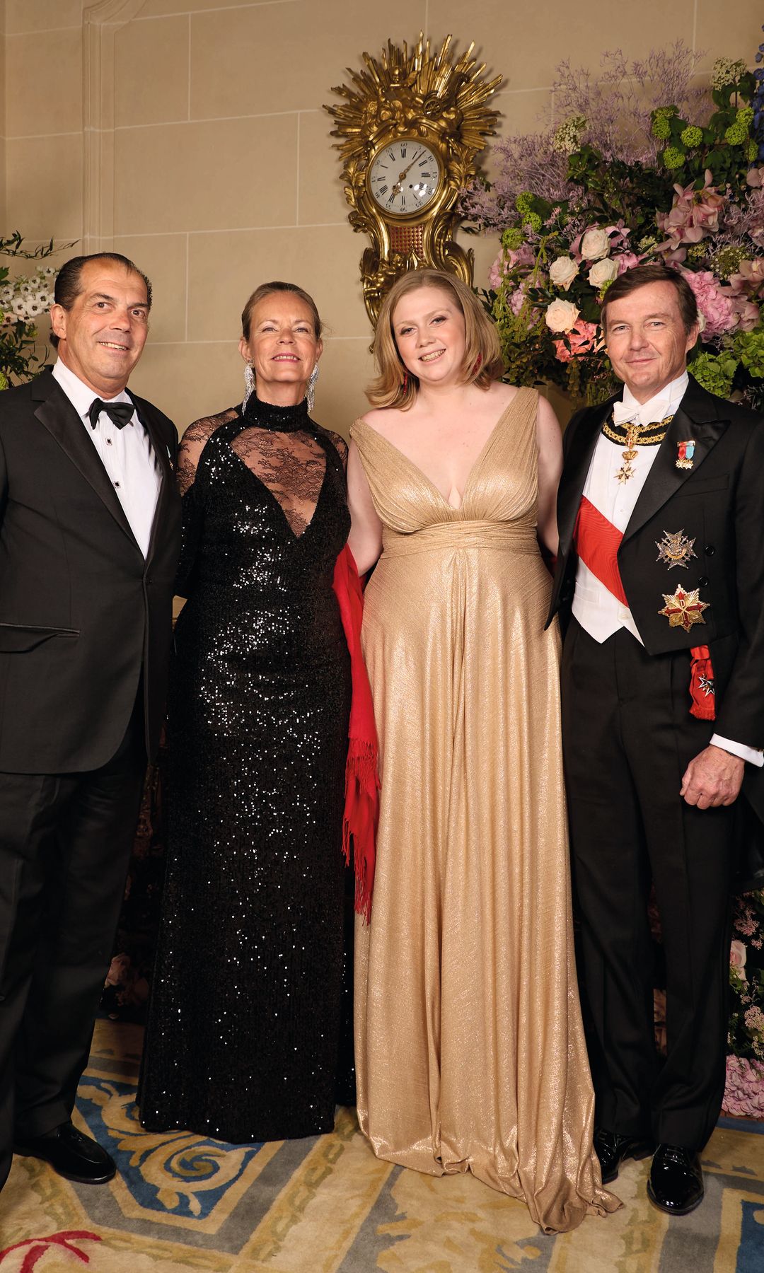 Con su sobrina Céline de Noailles, hija de la princesa Diane de Francia, y los príncipes Carlos Manuel y Constanza de Borbón-Parma