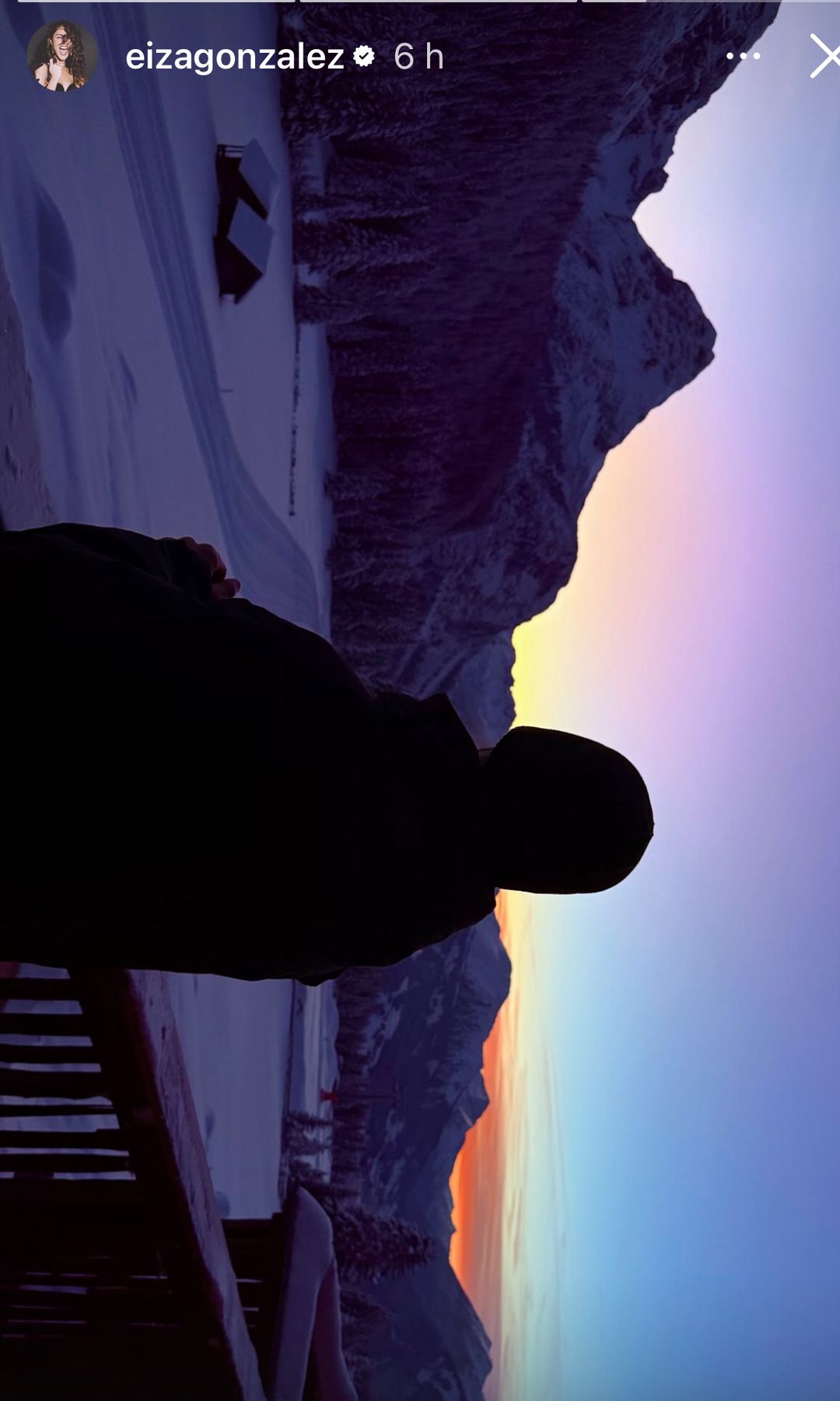La actriz captó a su novio viendo hacia el horizonte en un bello atardecer.