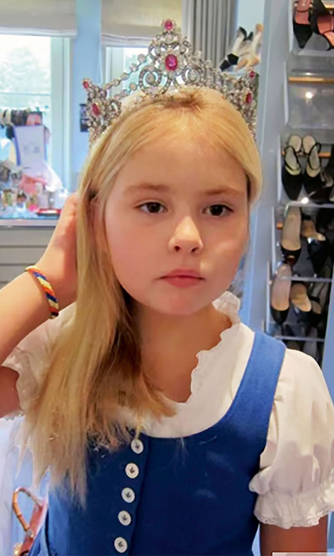 Amalia, desde niña, siempre soñó con lucir esta tiara y otras grandes piezas del joyero real que por aquel entonces ya lucía su madre, la Reina Máxima, y también su abuela la Reina Beatriz de los Países Bajos. Así lo confesó ella misma en su biografía, publicada cuando cumplió 18 años. 