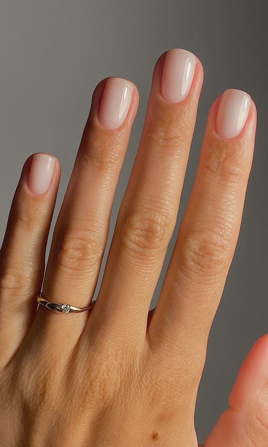 Manicura tono natural