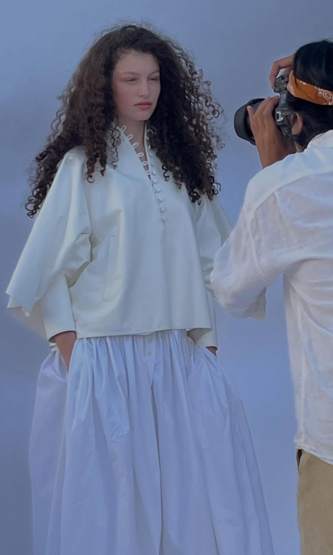 Athena Accorsi, hija de Laetita Casta, ha heredado la sofisticación natural que definió la era dorada de las supermodelos