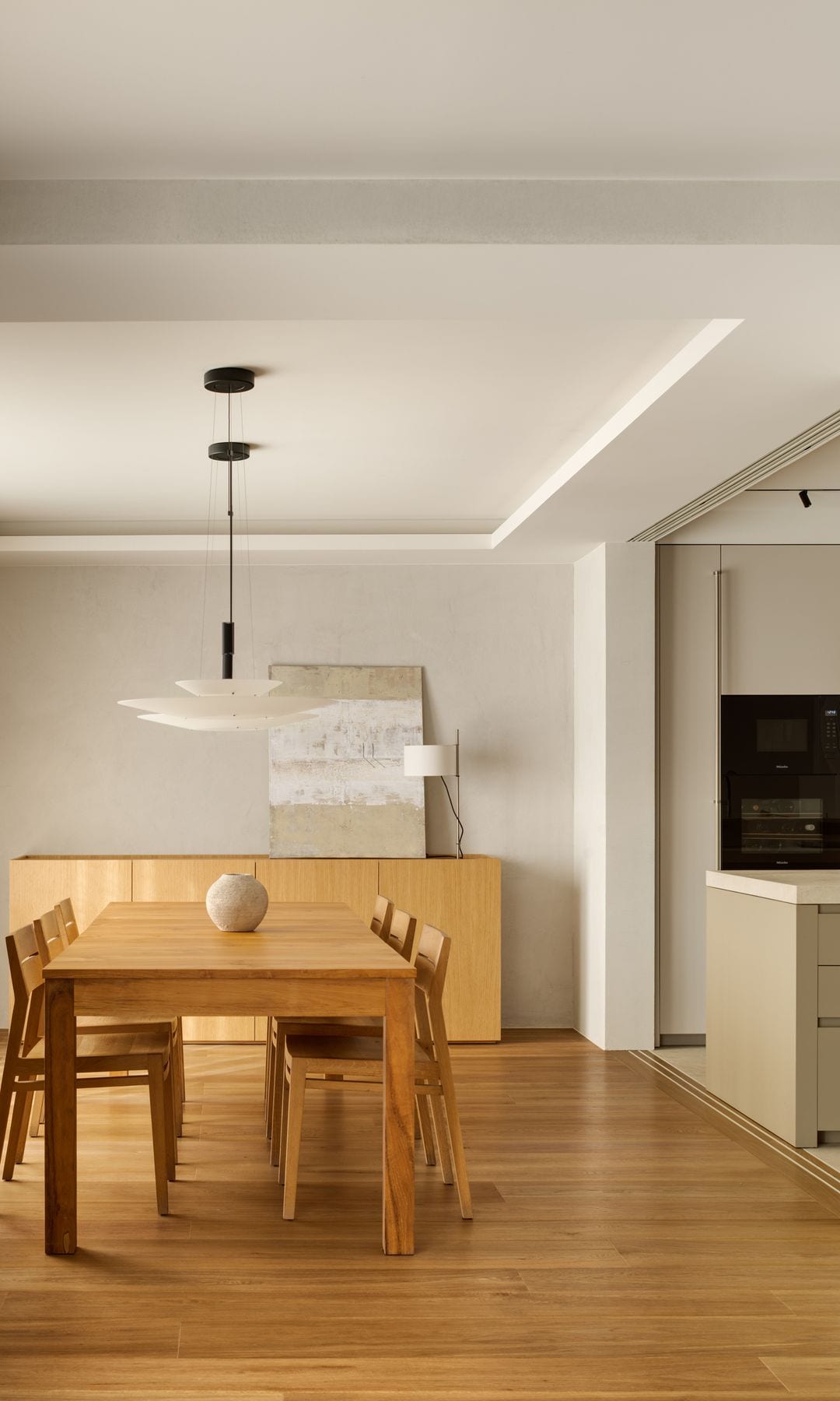 Comedor conectado a la cocina