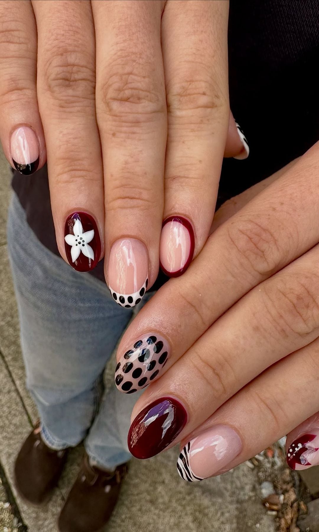 Manicura granate variada