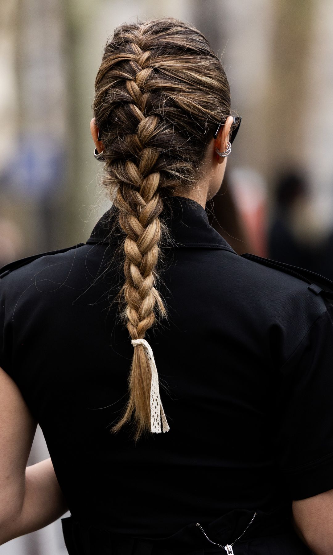 Mujer con trenza