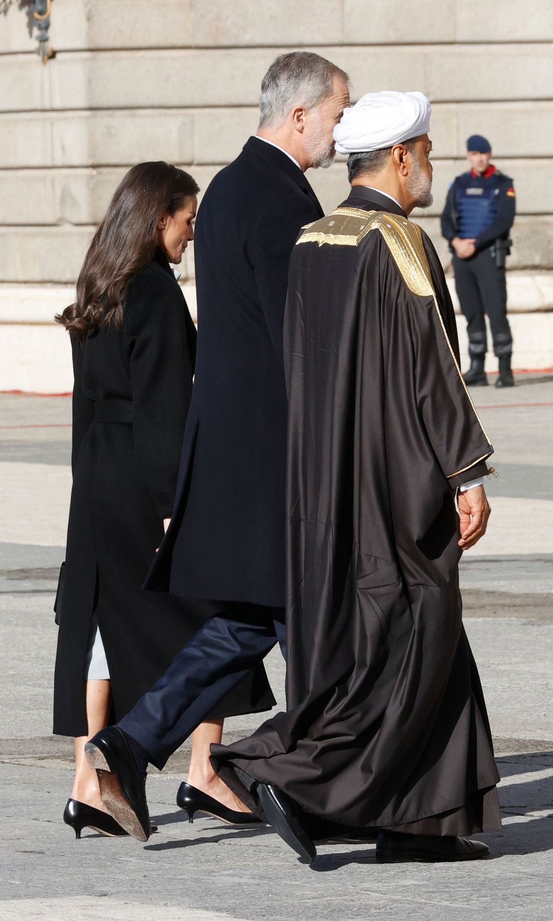 La agenda continúa con un encuentro entre el rey y el sultán, un almuerzo en el Palacio de la Zarzuela al que acudirá la reina Letizia y por la noche tendrá lugar una cena de gala en honor al omaní en el Palacio Real de Madrid