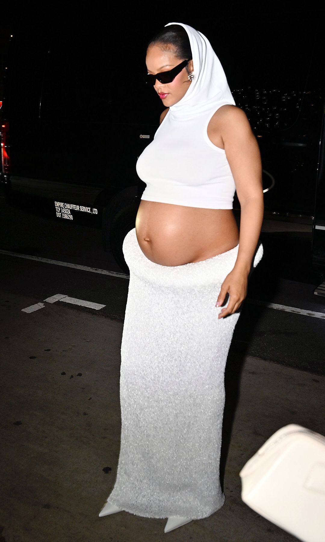 Rihanna presume de embarazo en Los Ángeles