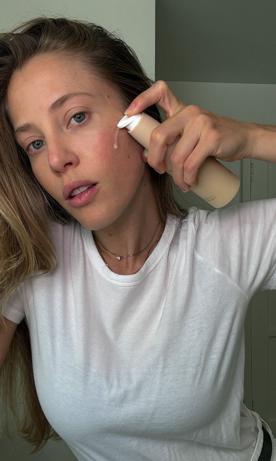 La influencer Tasha Franken con su rutina de cuidado facial