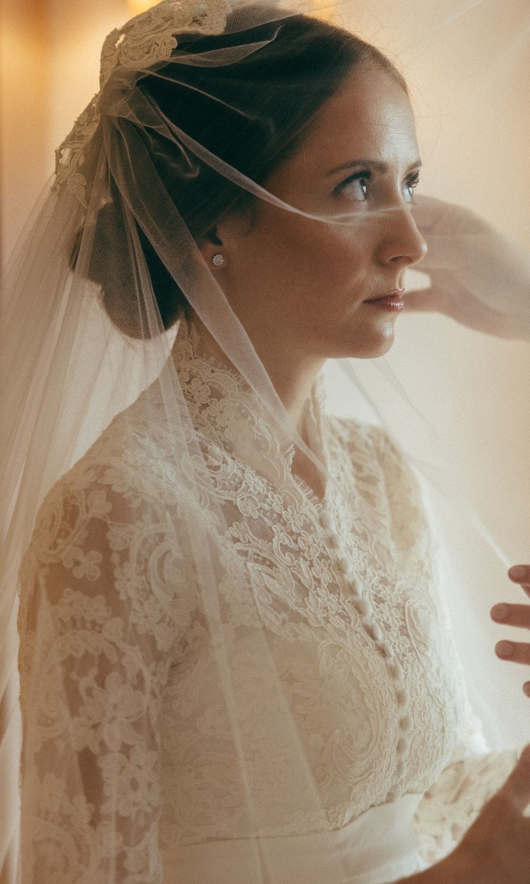 Novia con vestido de encaje