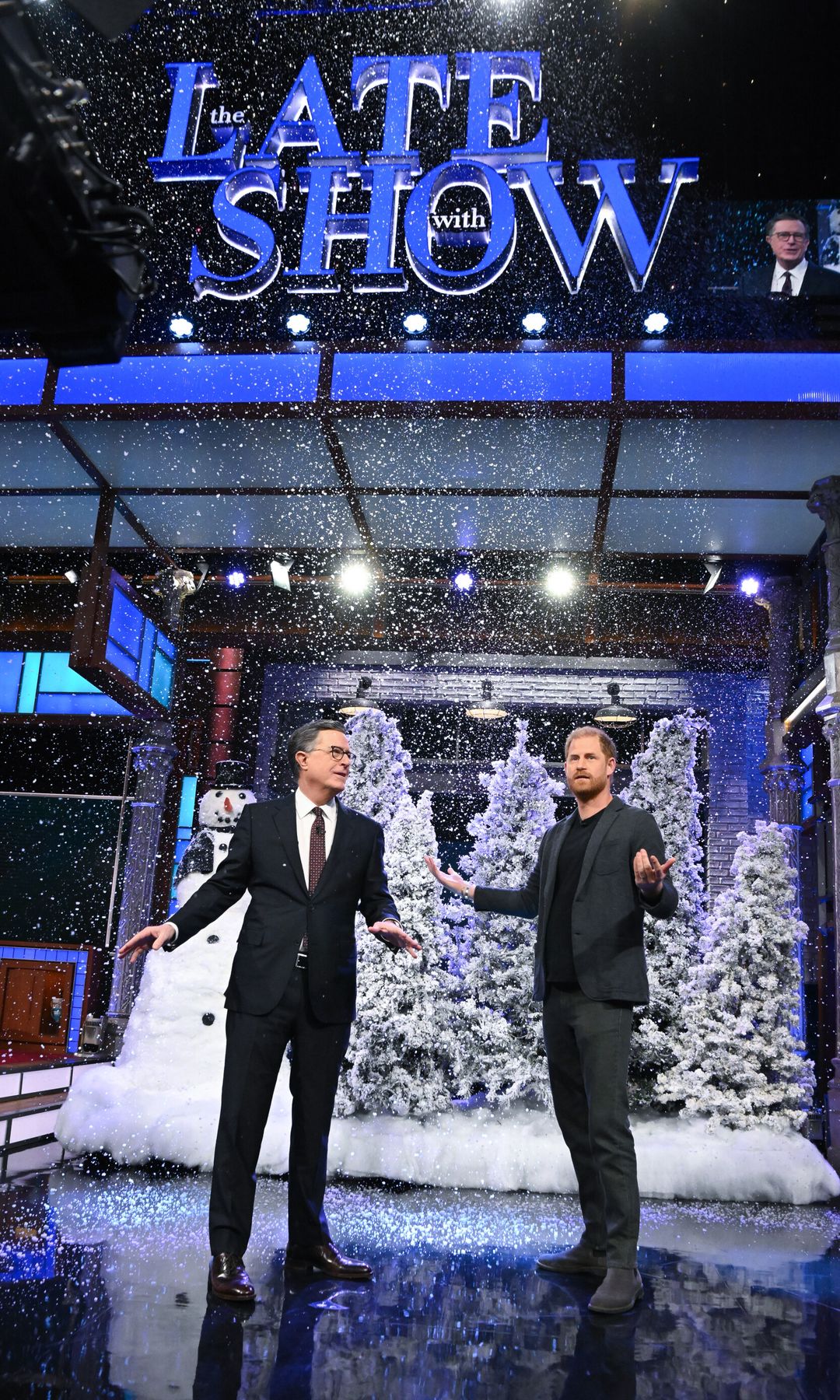 El príncipe Harry con el anfitrión del programa 'The Late Show with Stephen Colbert', el pasado 3 de diciembre.