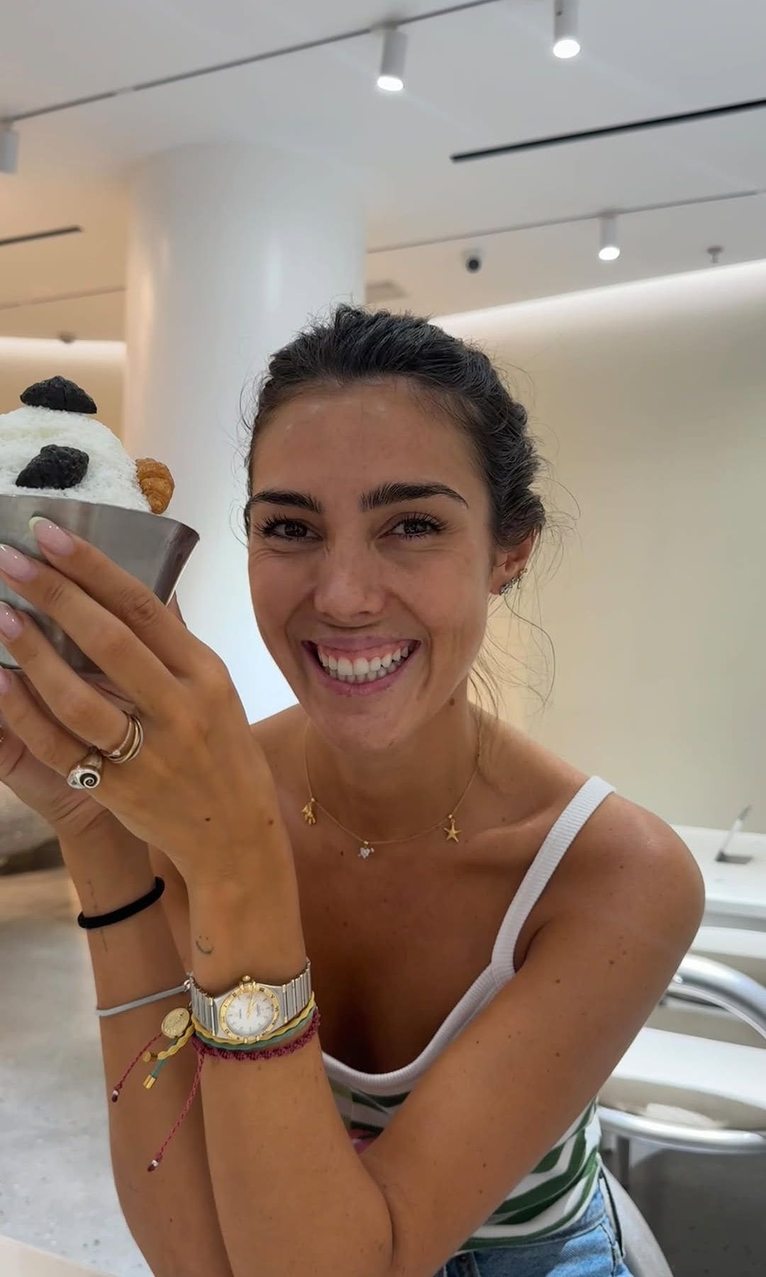 Anna Ferrer Padilla con un helado de oreo